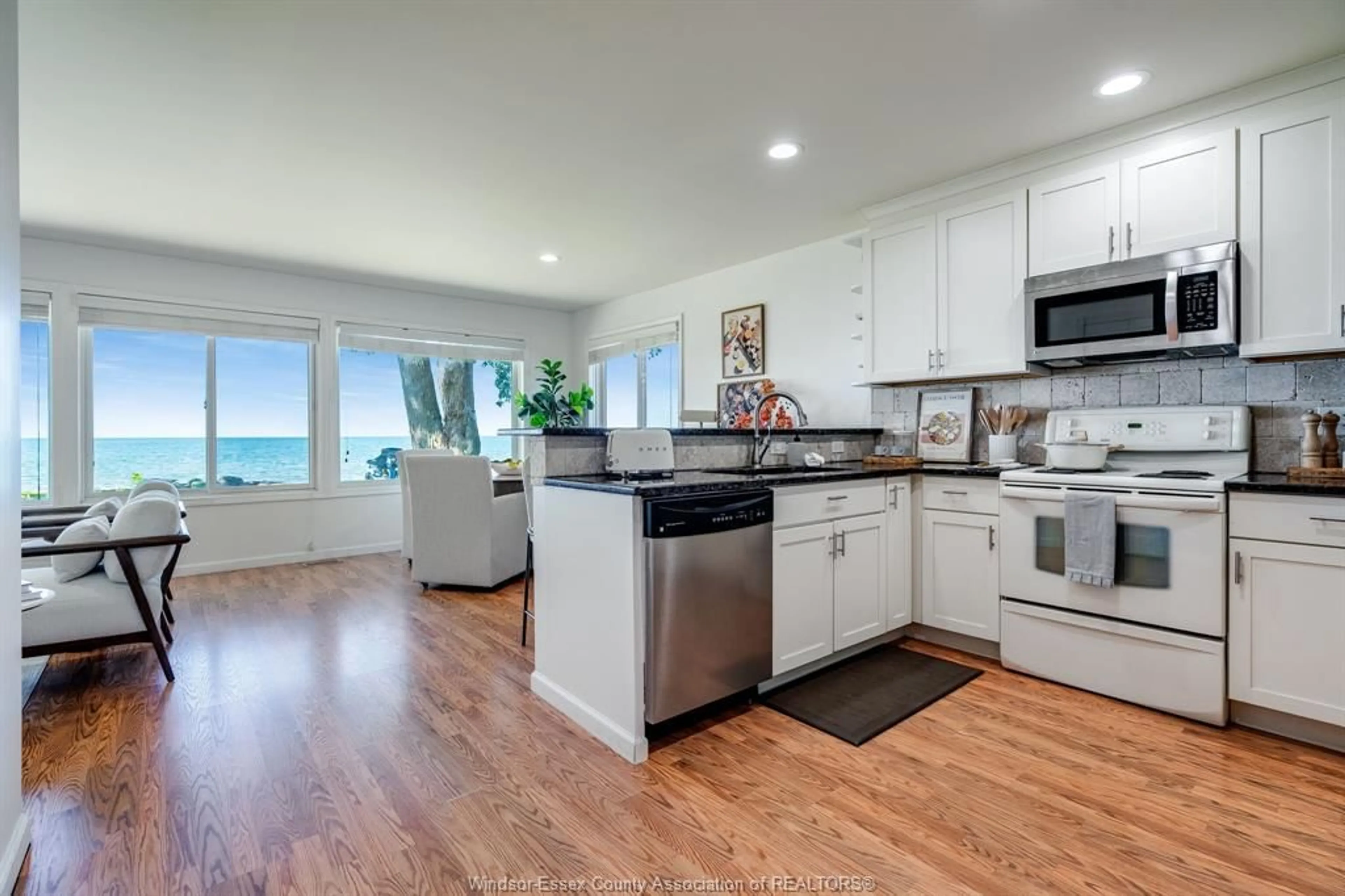 Open concept kitchen, unknown for 391 Erie Aire Beach Rd, Harrow Ontario N0R 1G0