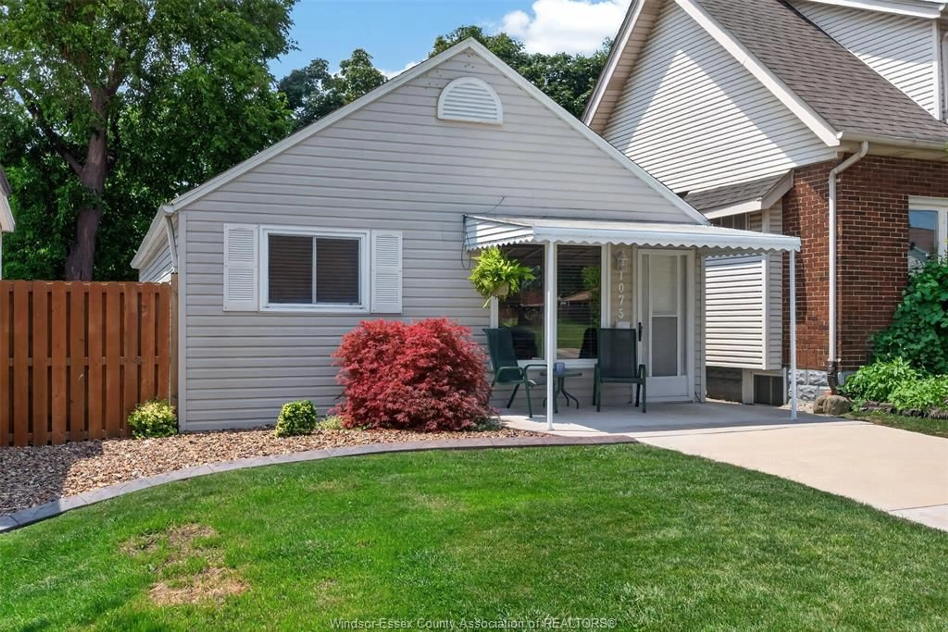 Home with vinyl exterior material, street for 1075 CURRY, Windsor Ontario N9B 2C6