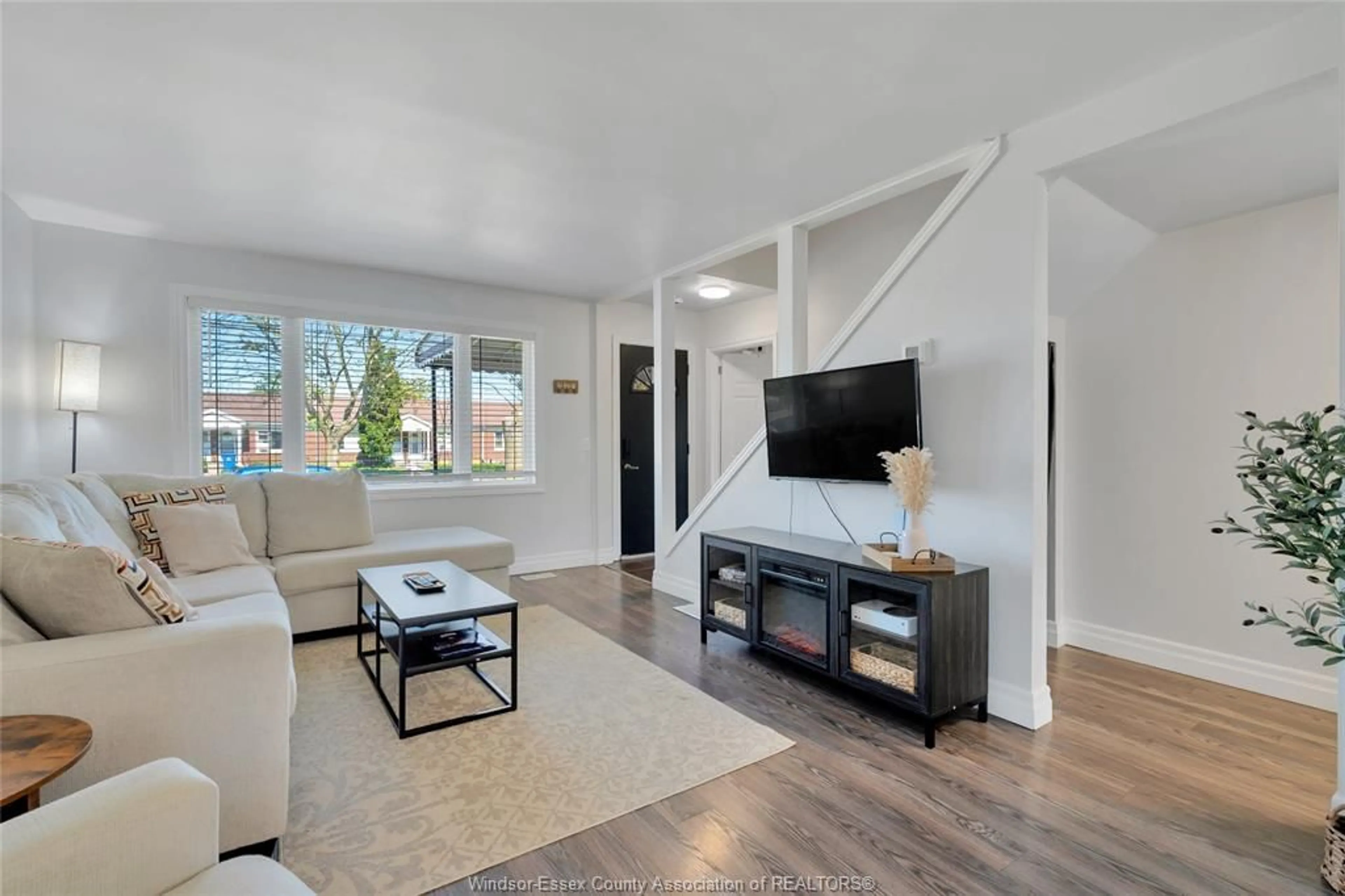 Living room with furniture, unknown for 1667 Aubin, Windsor Ontario N8Y 4G3