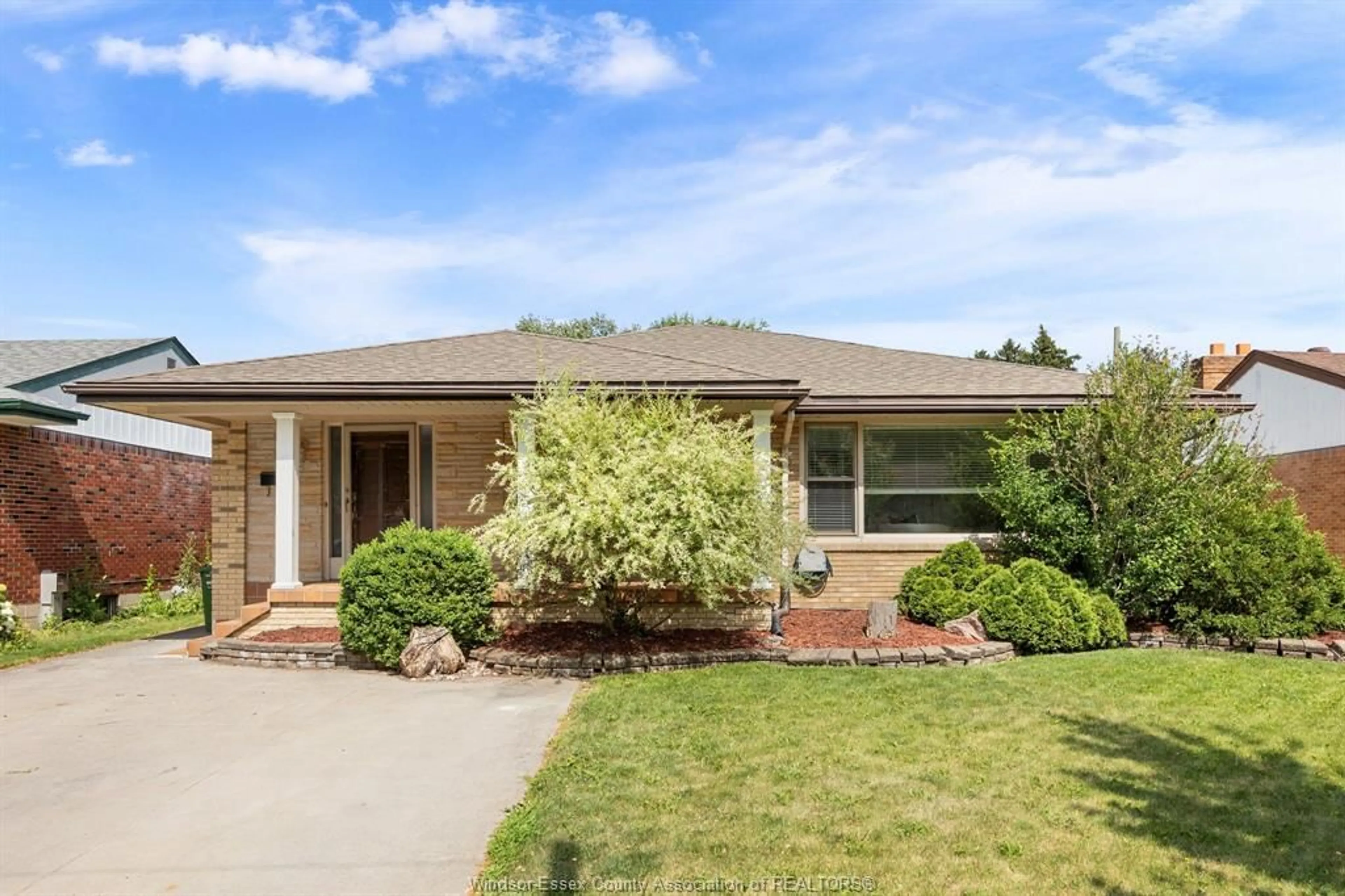 Home with brick exterior material, street for 850 GREENDALE Dr, Windsor Ontario N8S 4B1