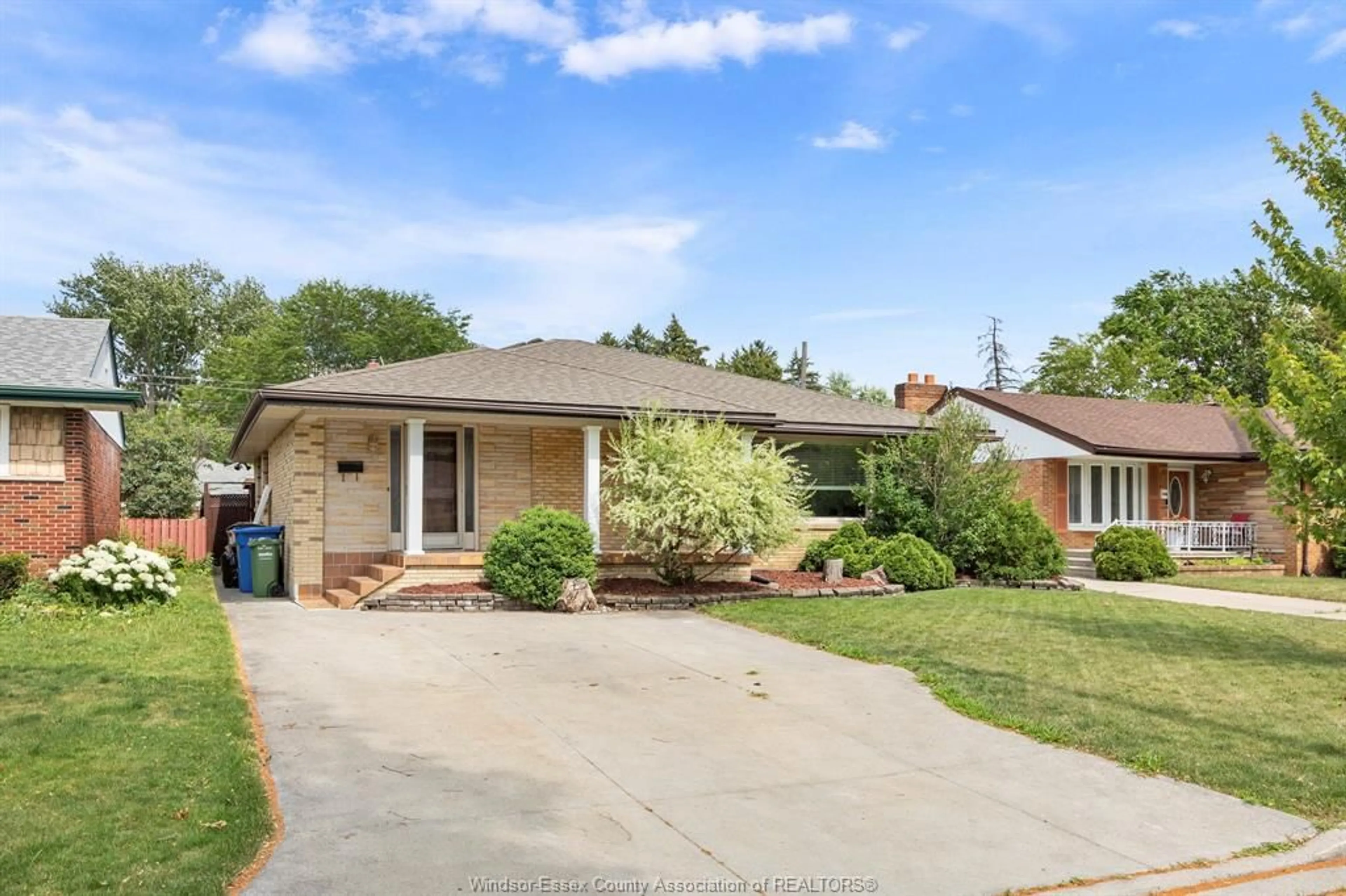 Home with brick exterior material, street for 850 GREENDALE Dr, Windsor Ontario N8S 4B1