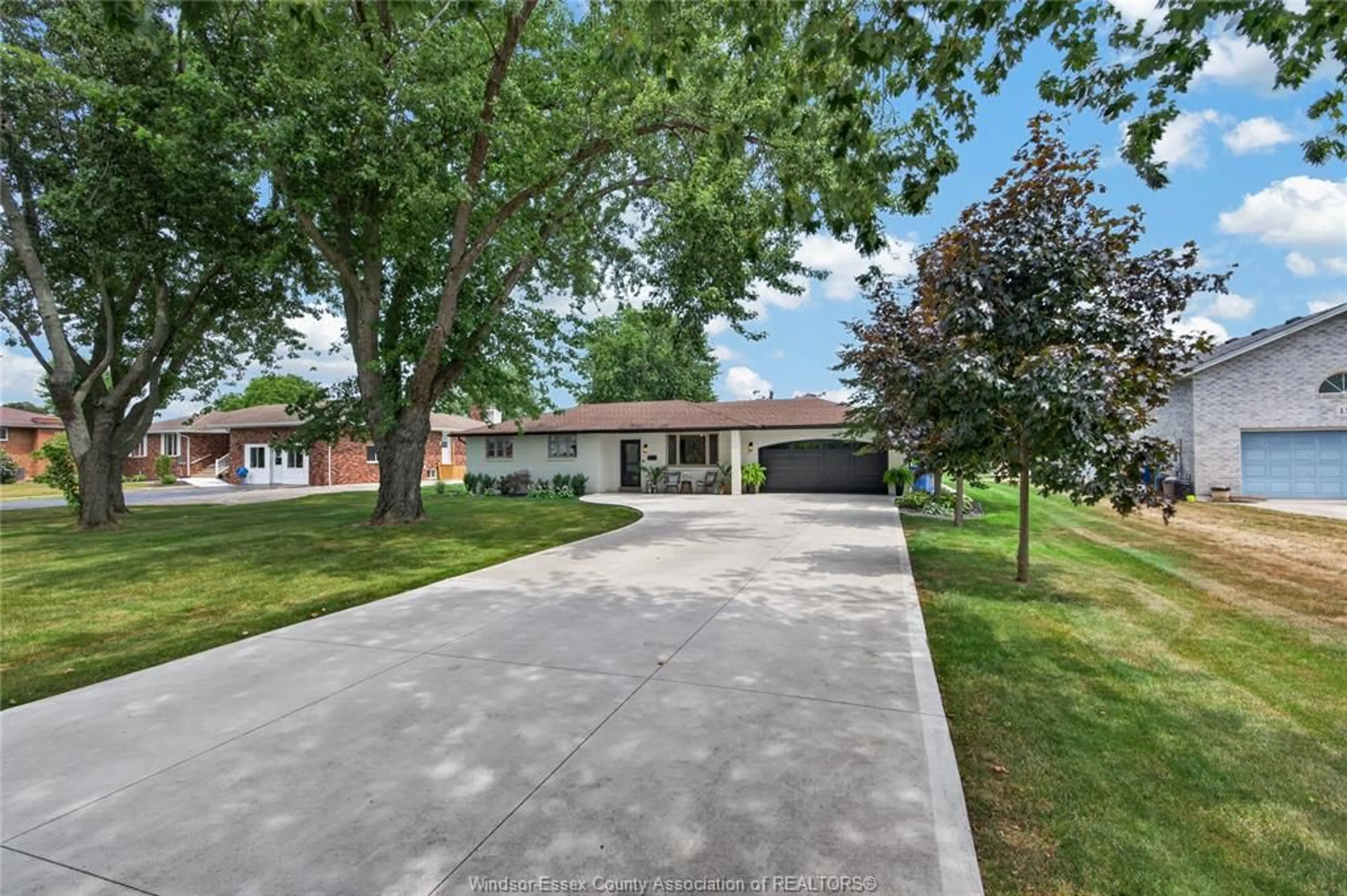 A pic from outside/outdoor area/front of a property/back of a property/a pic from drone, street for 1579 FRONT Rd, Amherstburg Ontario N9V 2M7