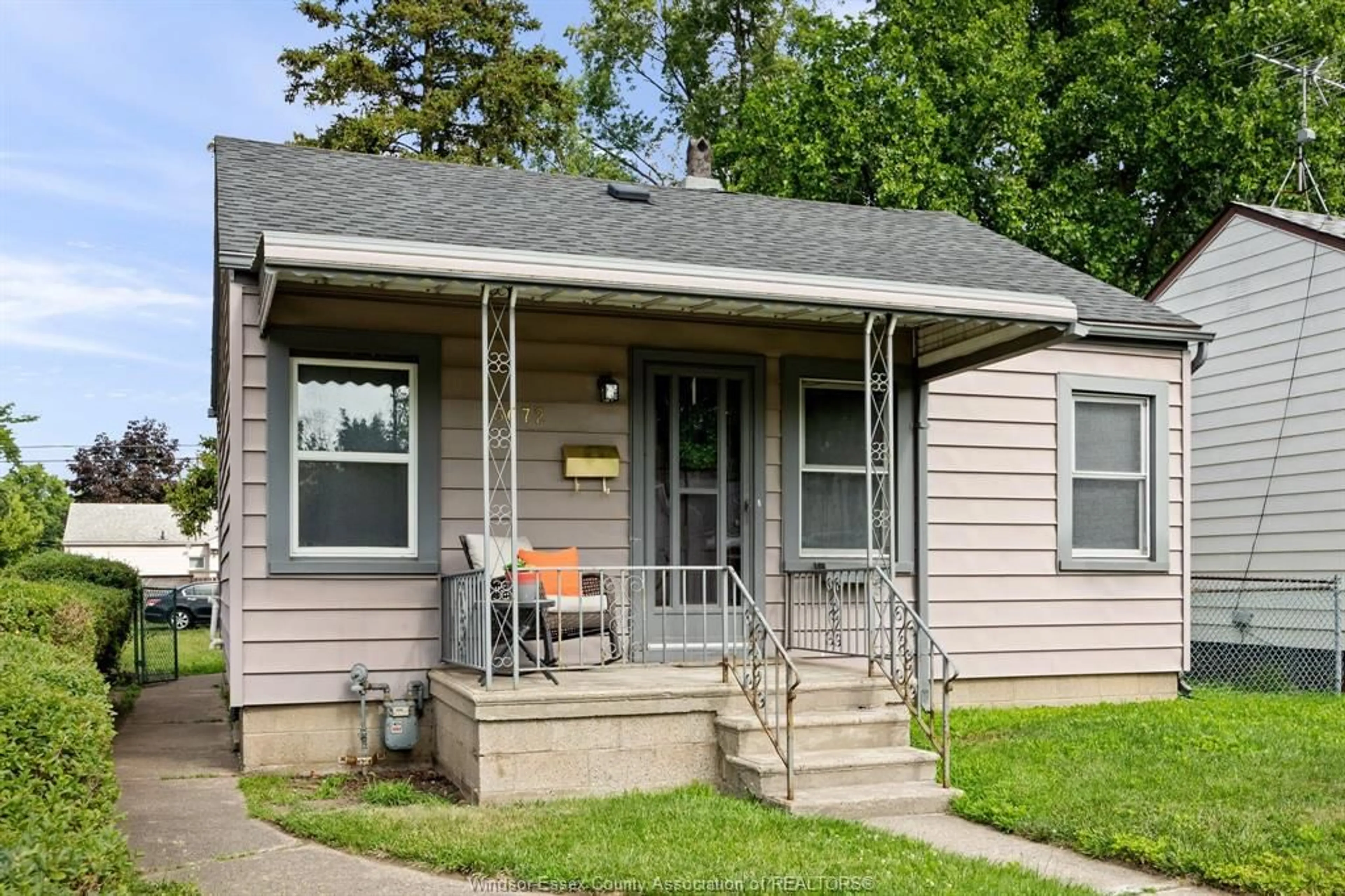 Home with vinyl exterior material, street for 3672 Girardot, Windsor Ontario N9C 1W5