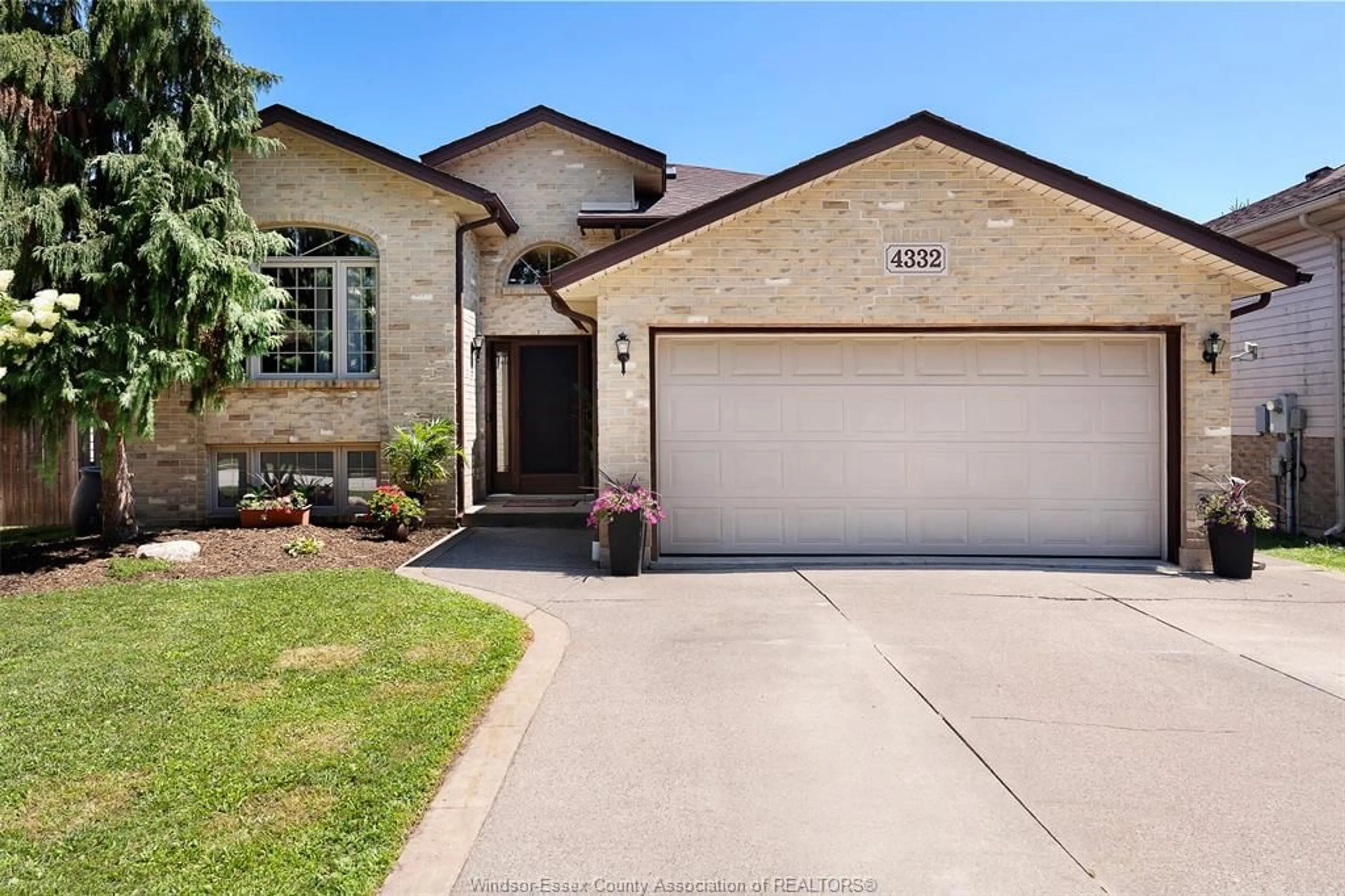 Home with brick exterior material, street for 4332 MONTEREY Crt, Windsor Ontario N9G 2Z3