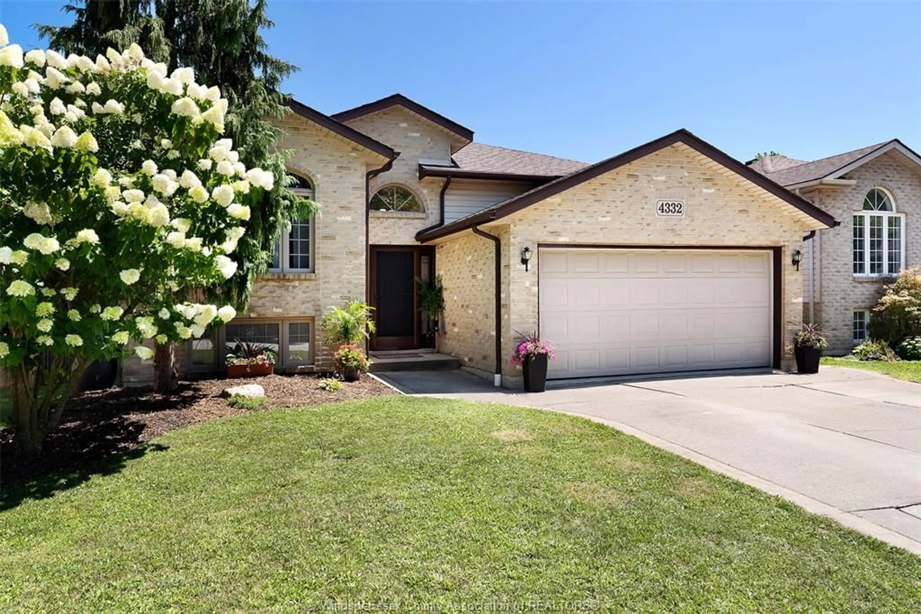Home with brick exterior material, street for 4332 MONTEREY Crt, Windsor Ontario N9G 2Z3