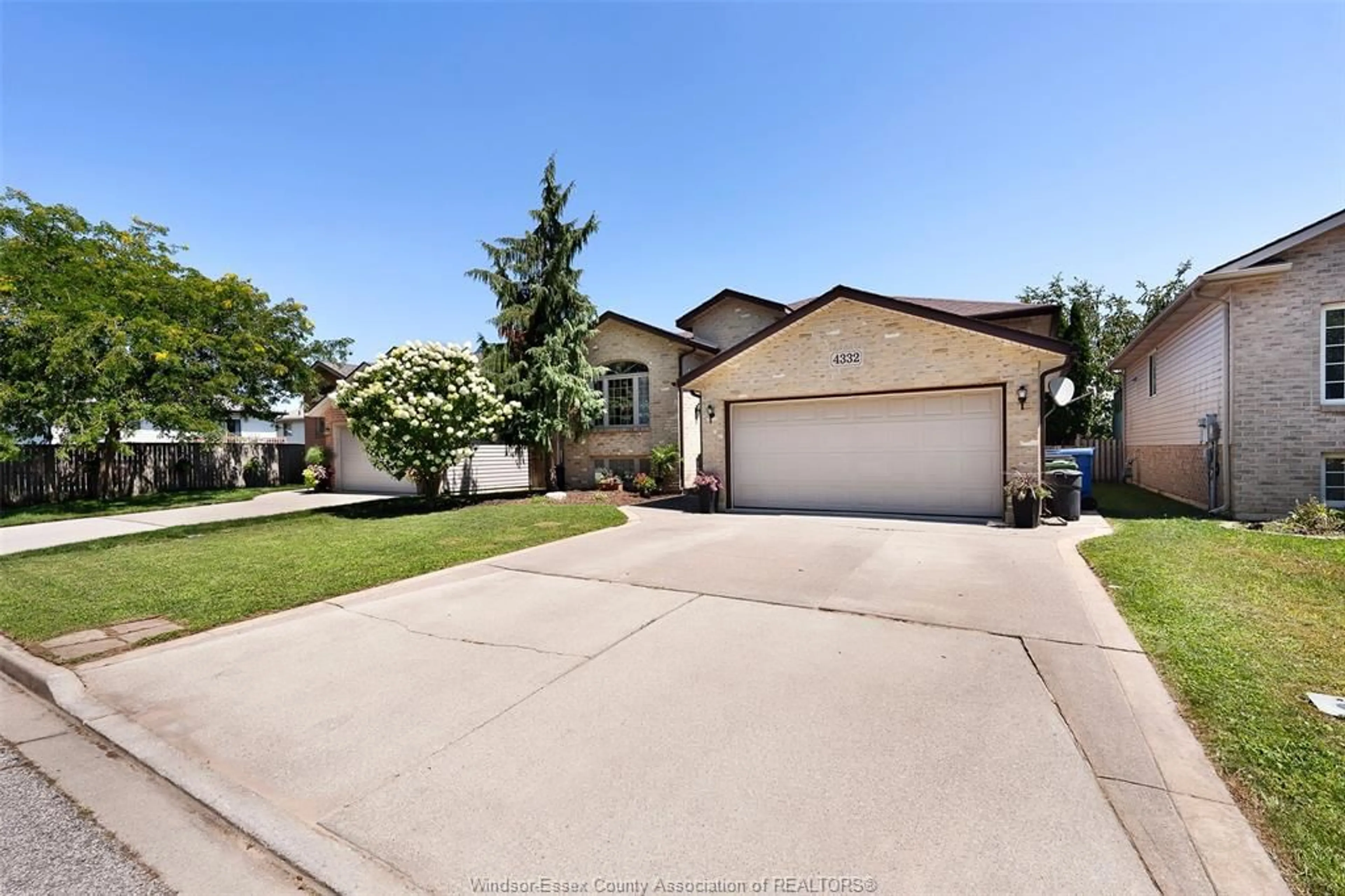 Unknown for 4332 MONTEREY Crt, Windsor Ontario N9G 2Z3