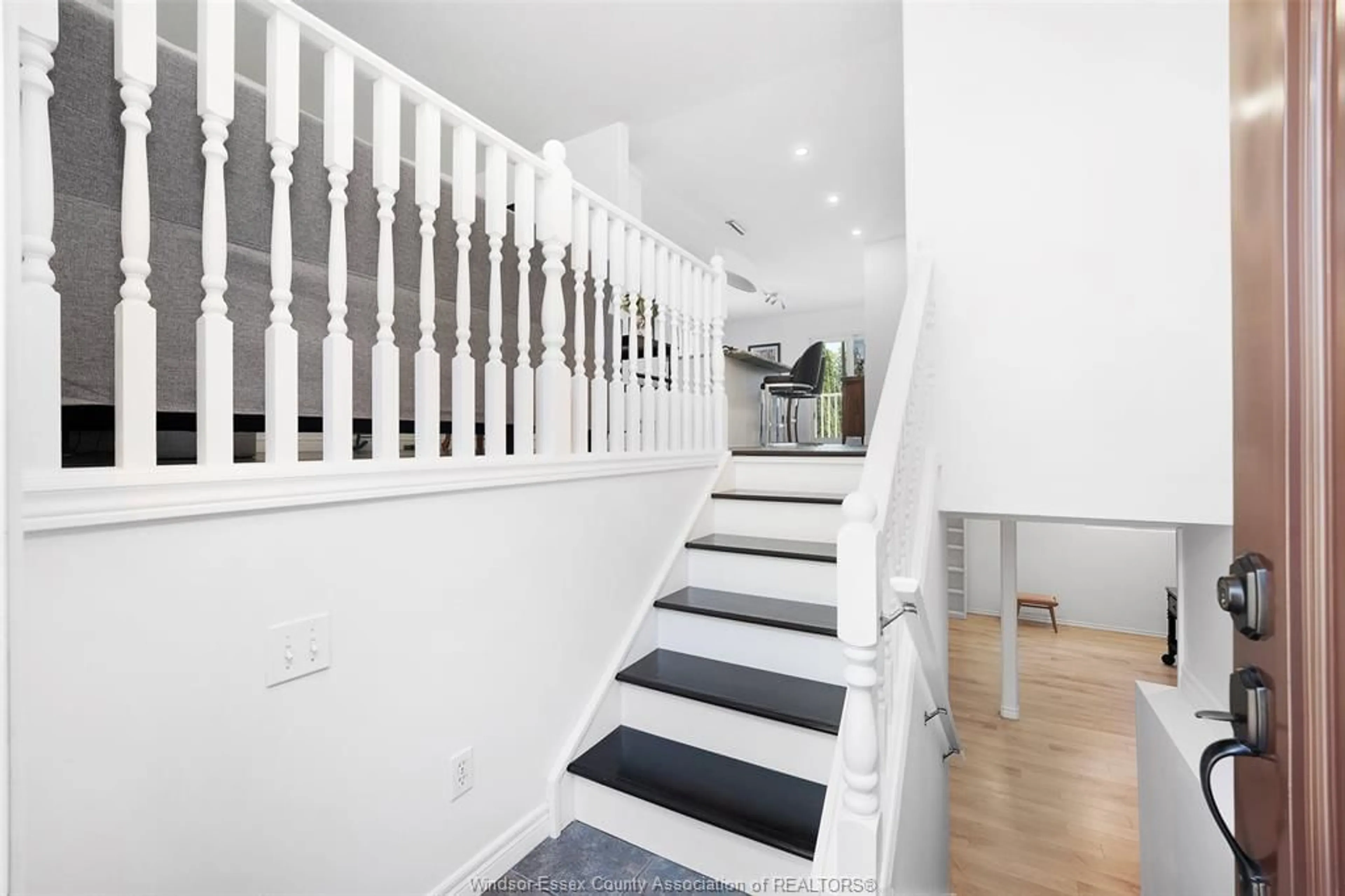 Stairs for 4332 MONTEREY Crt, Windsor Ontario N9G 2Z3