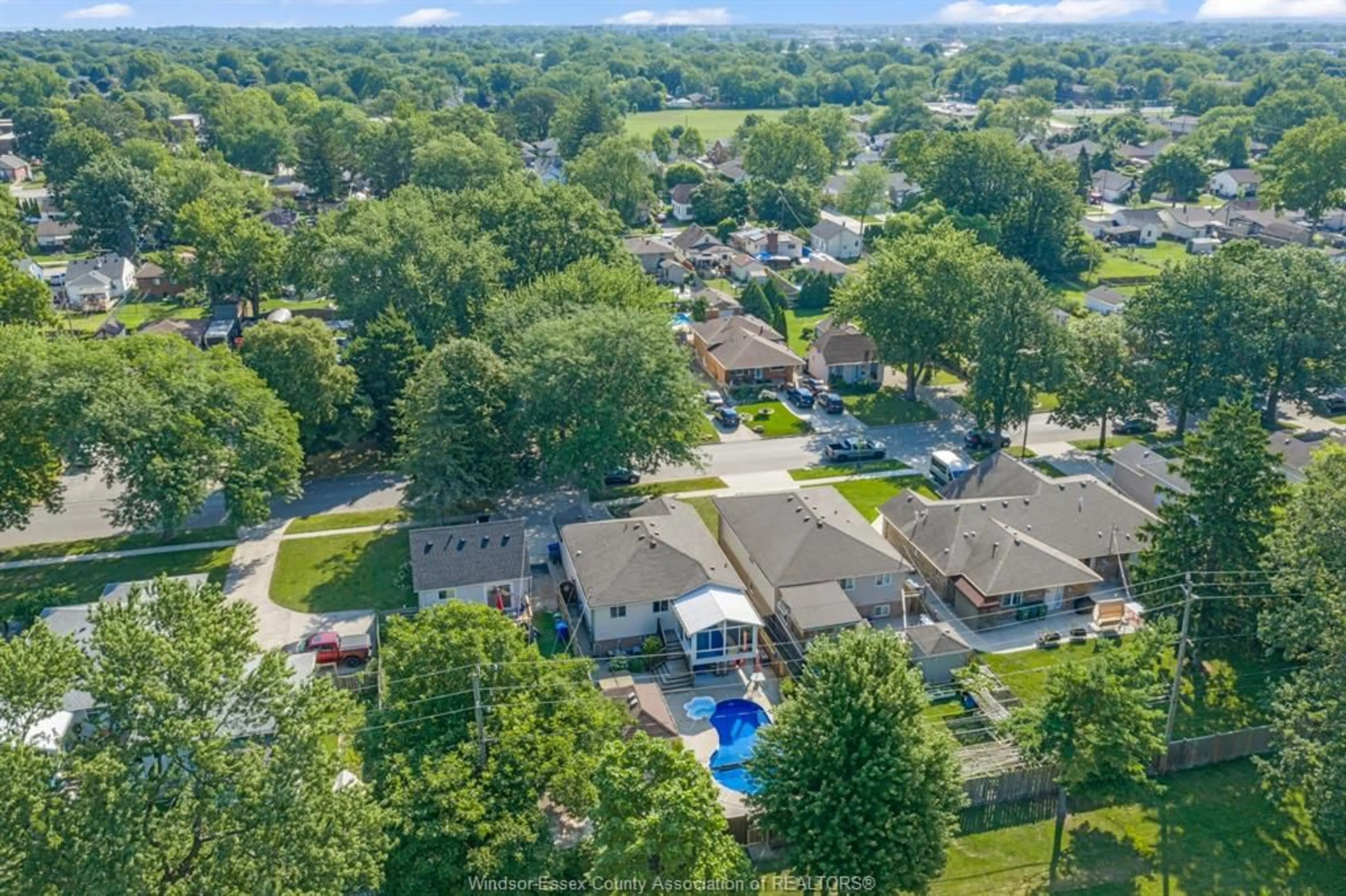 A pic from outside/outdoor area/front of a property/back of a property/a pic from drone, unknown for 1825 WESTMINSTER, Windsor Ontario N8T 1X3