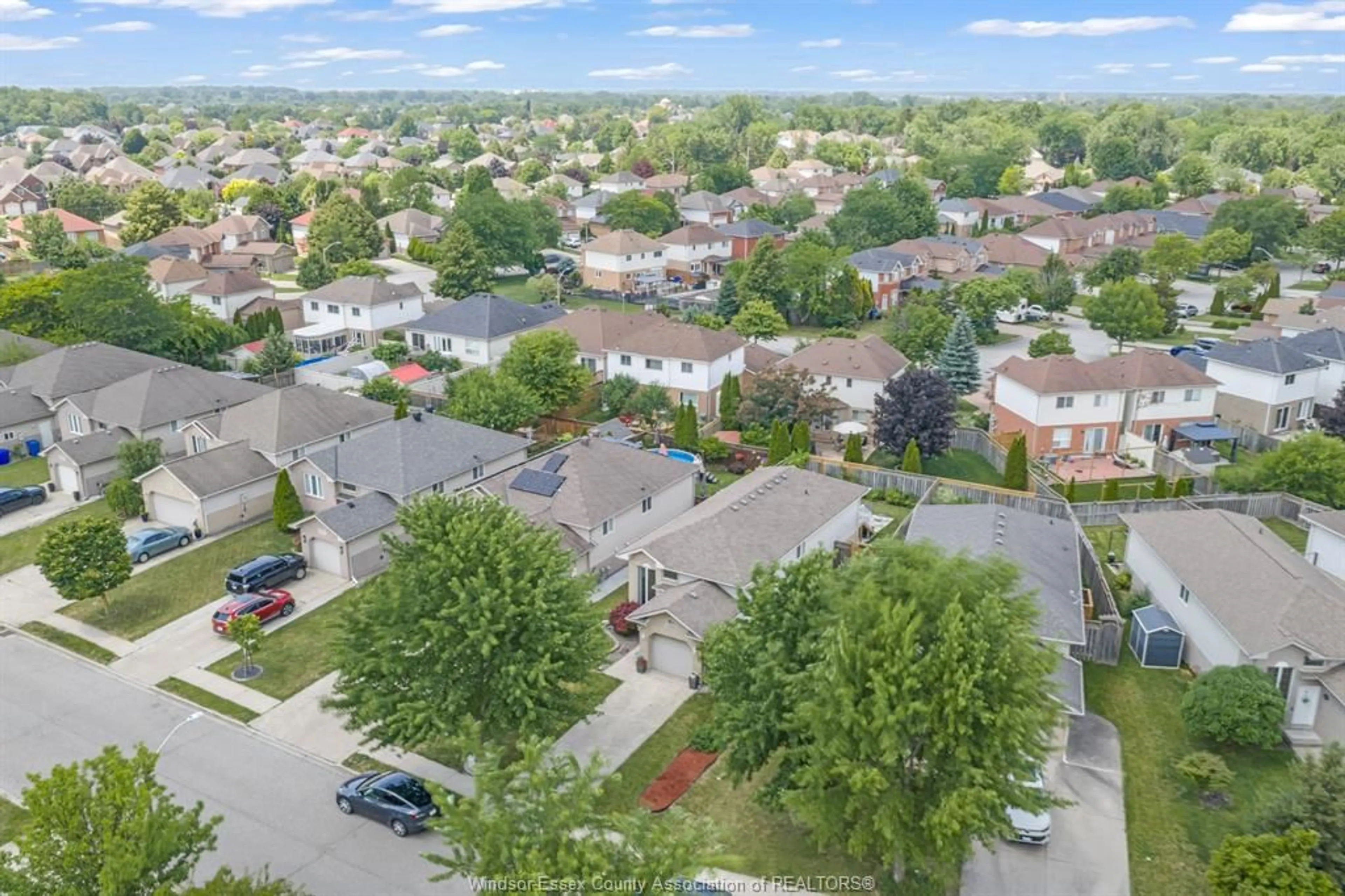 A pic from outside/outdoor area/front of a property/back of a property/a pic from drone, street for 1039 SILVERDALE, Windsor Ontario N9G 2R9