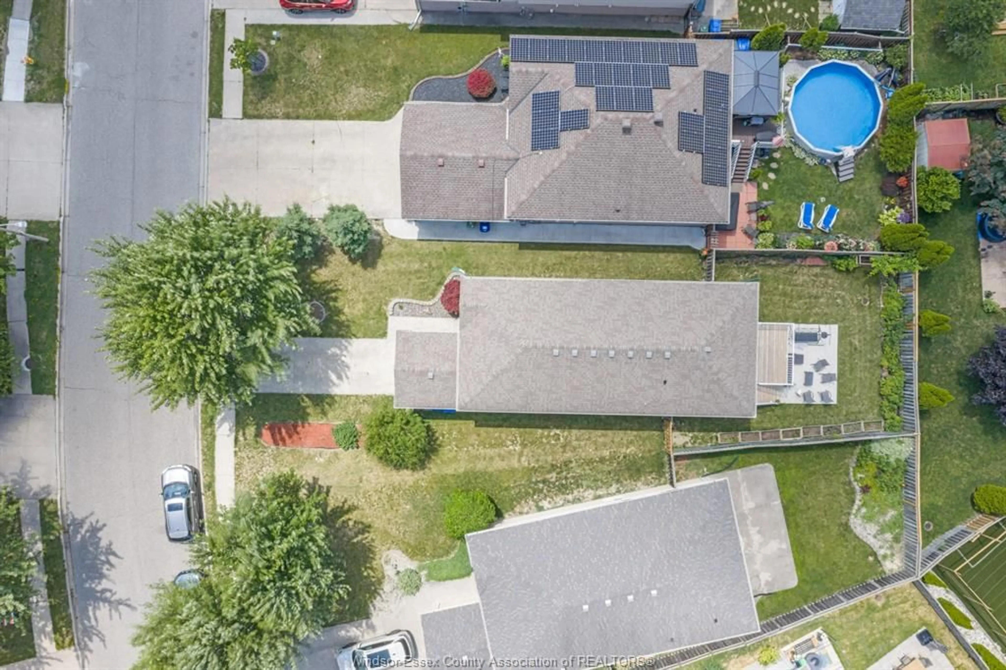 A pic from outside/outdoor area/front of a property/back of a property/a pic from drone, unknown for 1039 SILVERDALE, Windsor Ontario N9G 2R9