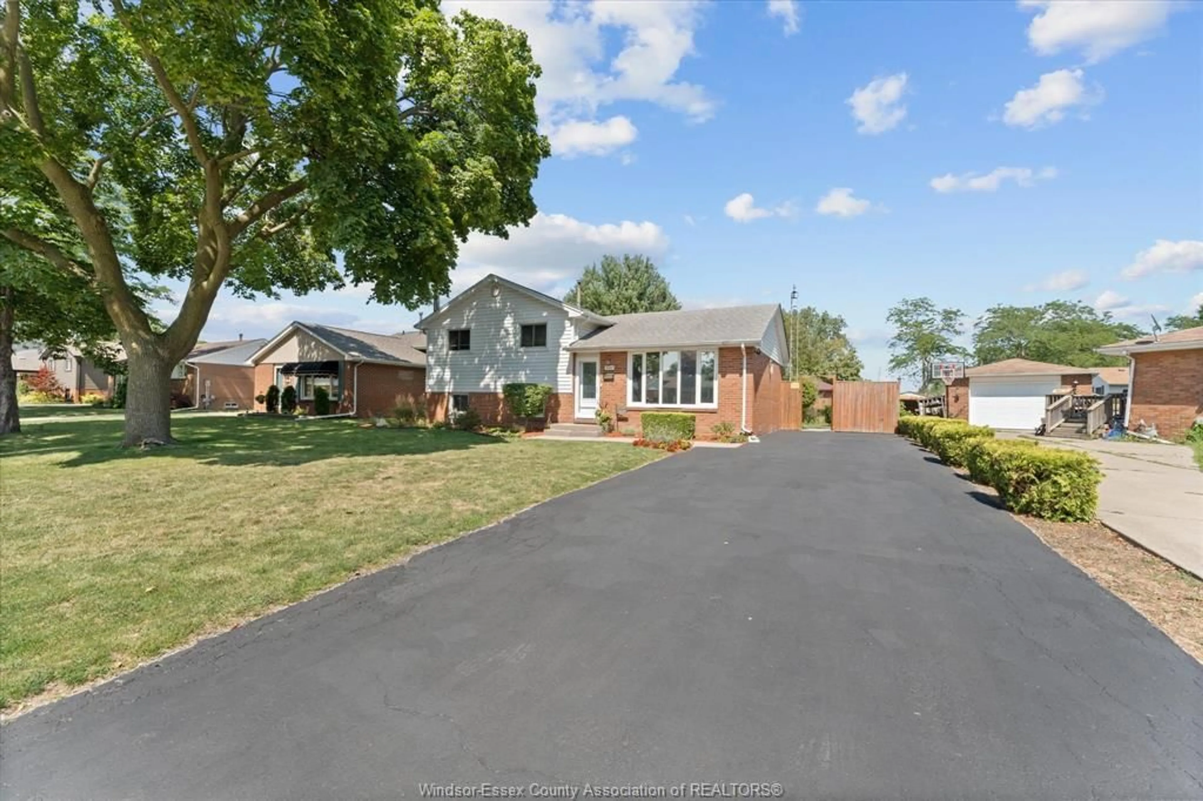 Unknown for 5086 COLBOURNE Dr, Windsor Ontario N8T 1T8