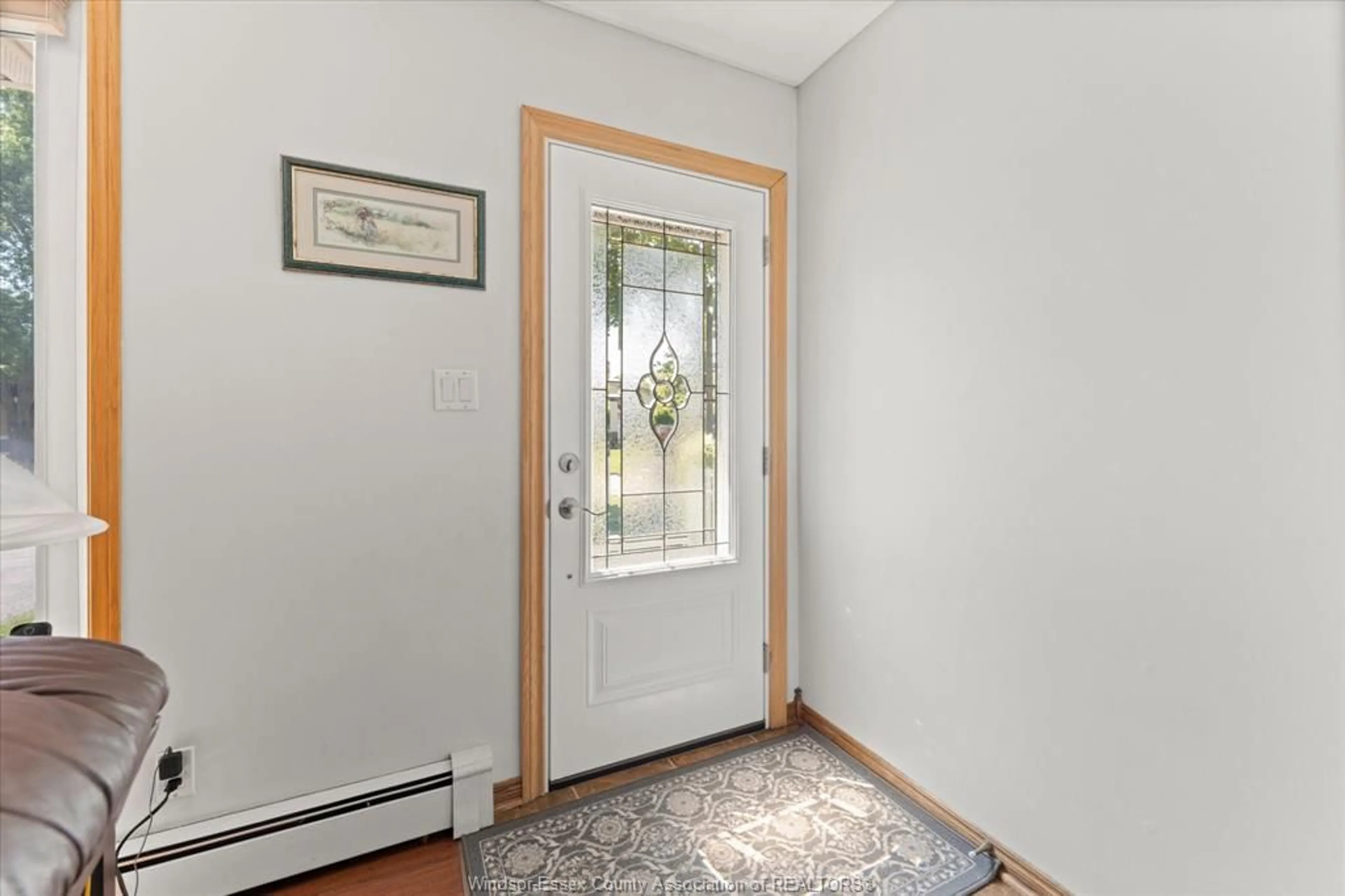 Indoor entryway for 5086 COLBOURNE Dr, Windsor Ontario N8T 1T8