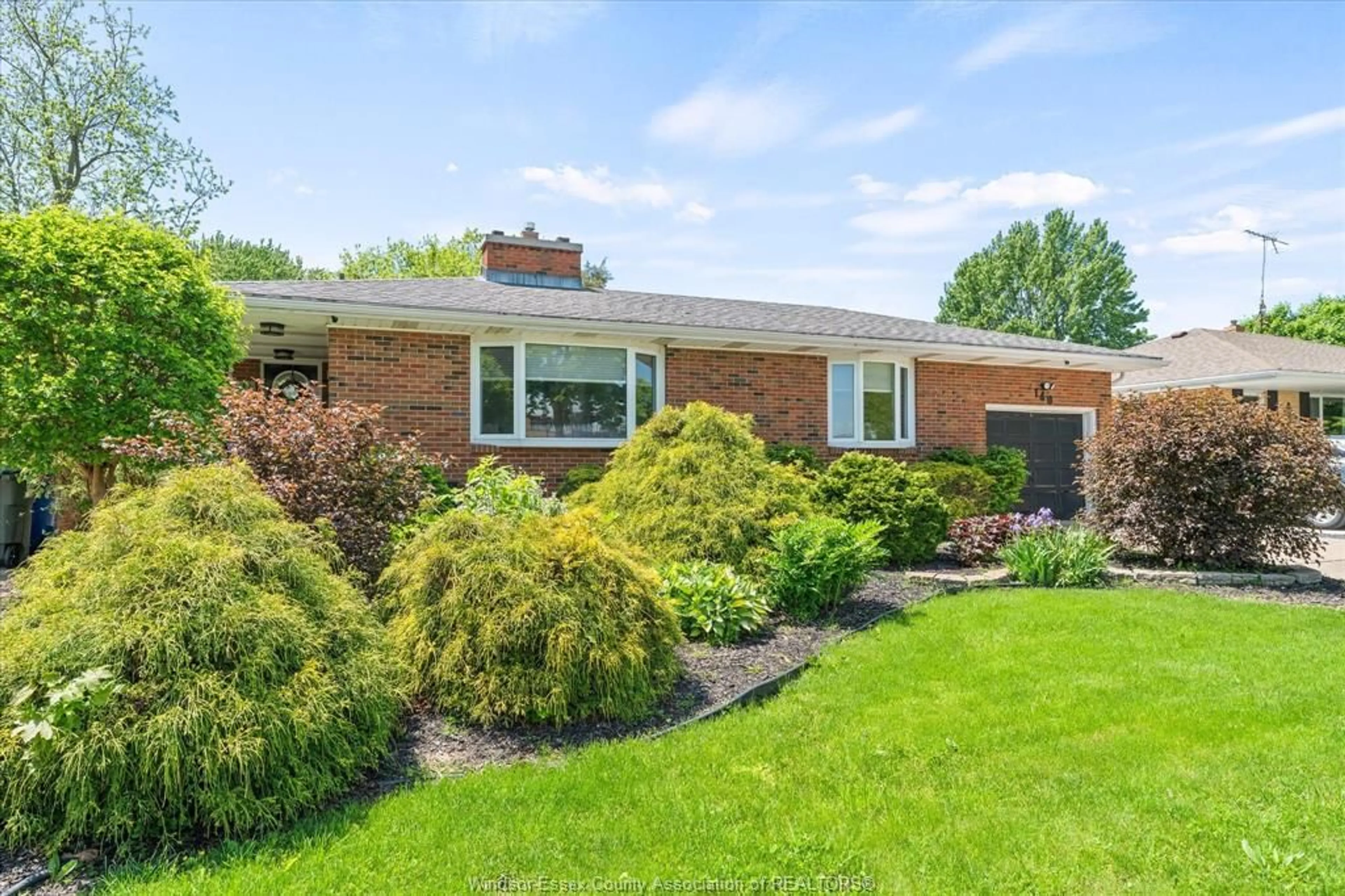 Home with brick exterior material, street for 140 VICTORIA St, Amherstburg Ontario N9V 2K3