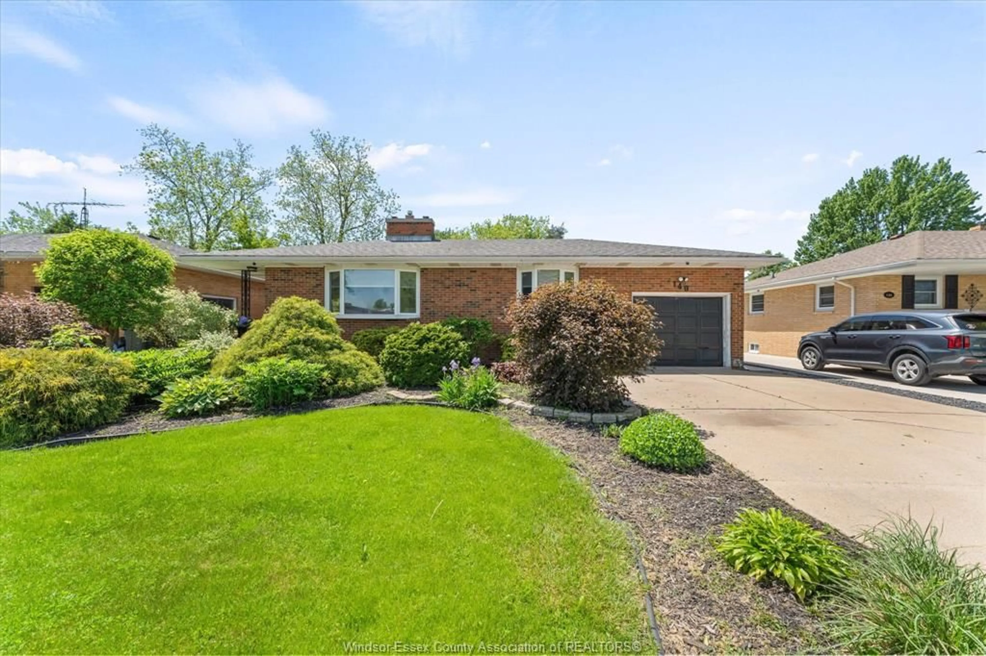 Home with brick exterior material, street for 140 VICTORIA St, Amherstburg Ontario N9V 2K3