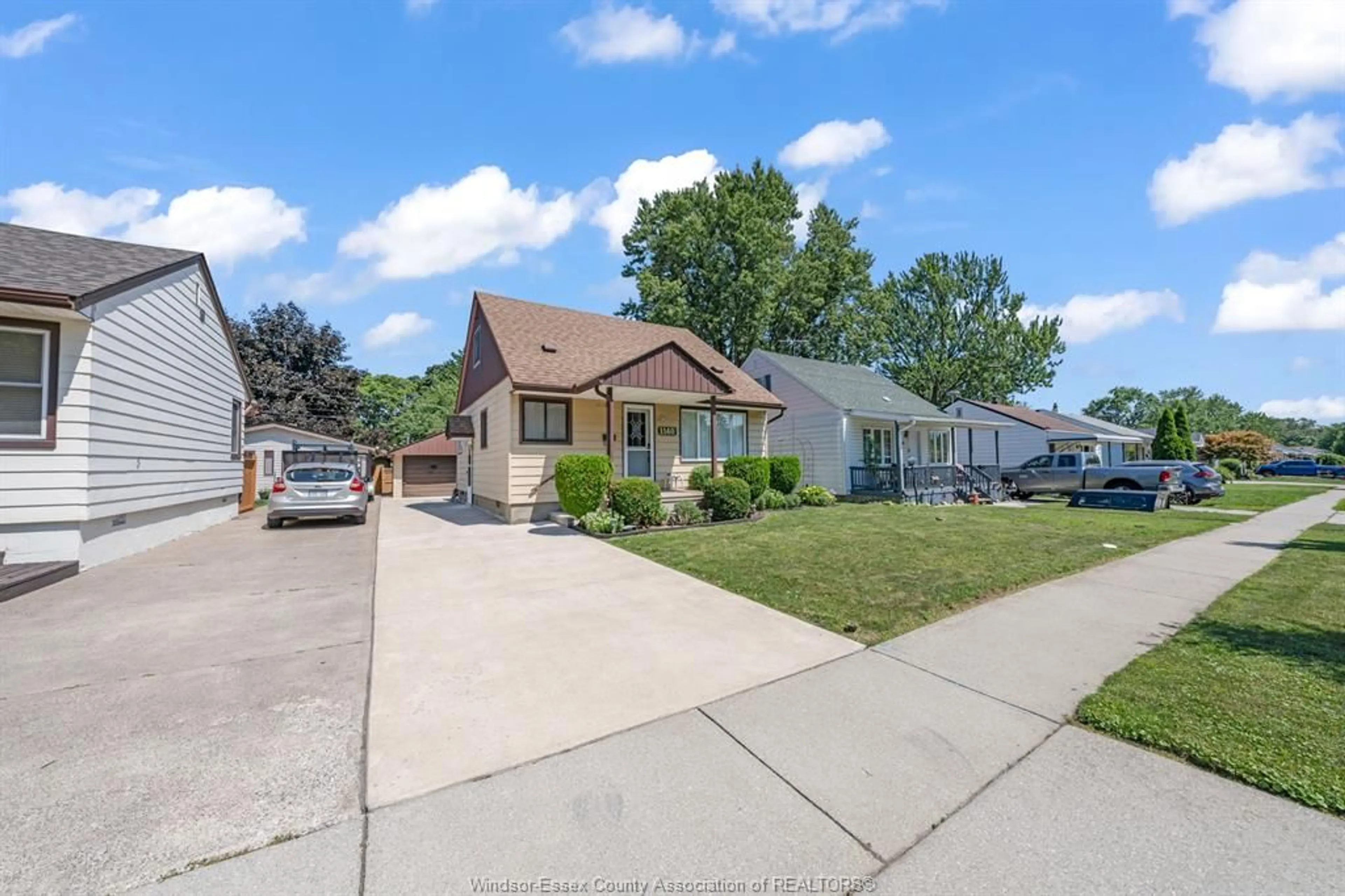 A pic from outside/outdoor area/front of a property/back of a property/a pic from drone, street for 1140 LENA, Windsor Ontario N9C 3K6