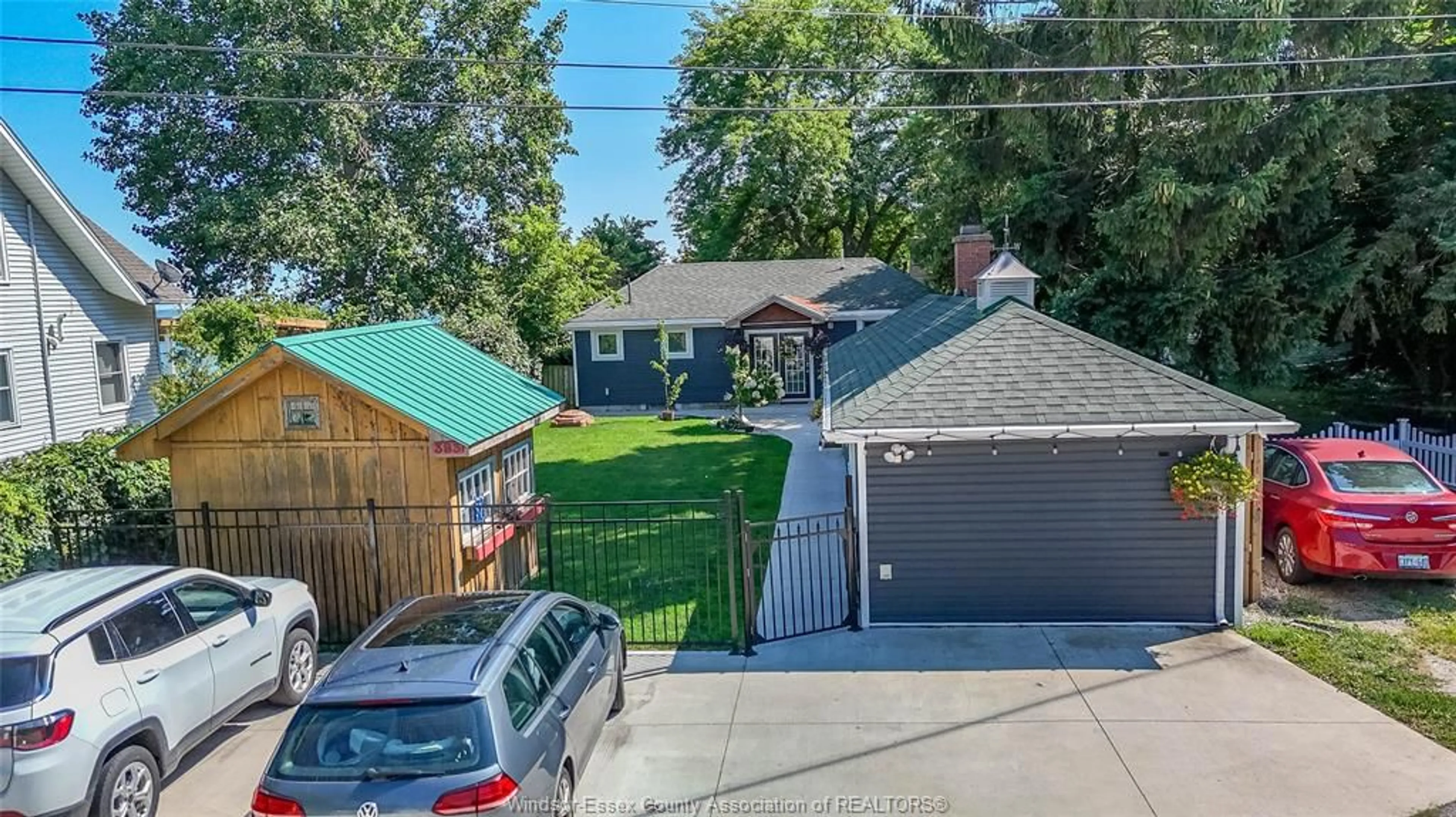 A pic from outside/outdoor area/front of a property/back of a property/a pic from drone, street for 383 ERIE VIEW Ave, Harrow Ontario N0R 1G0