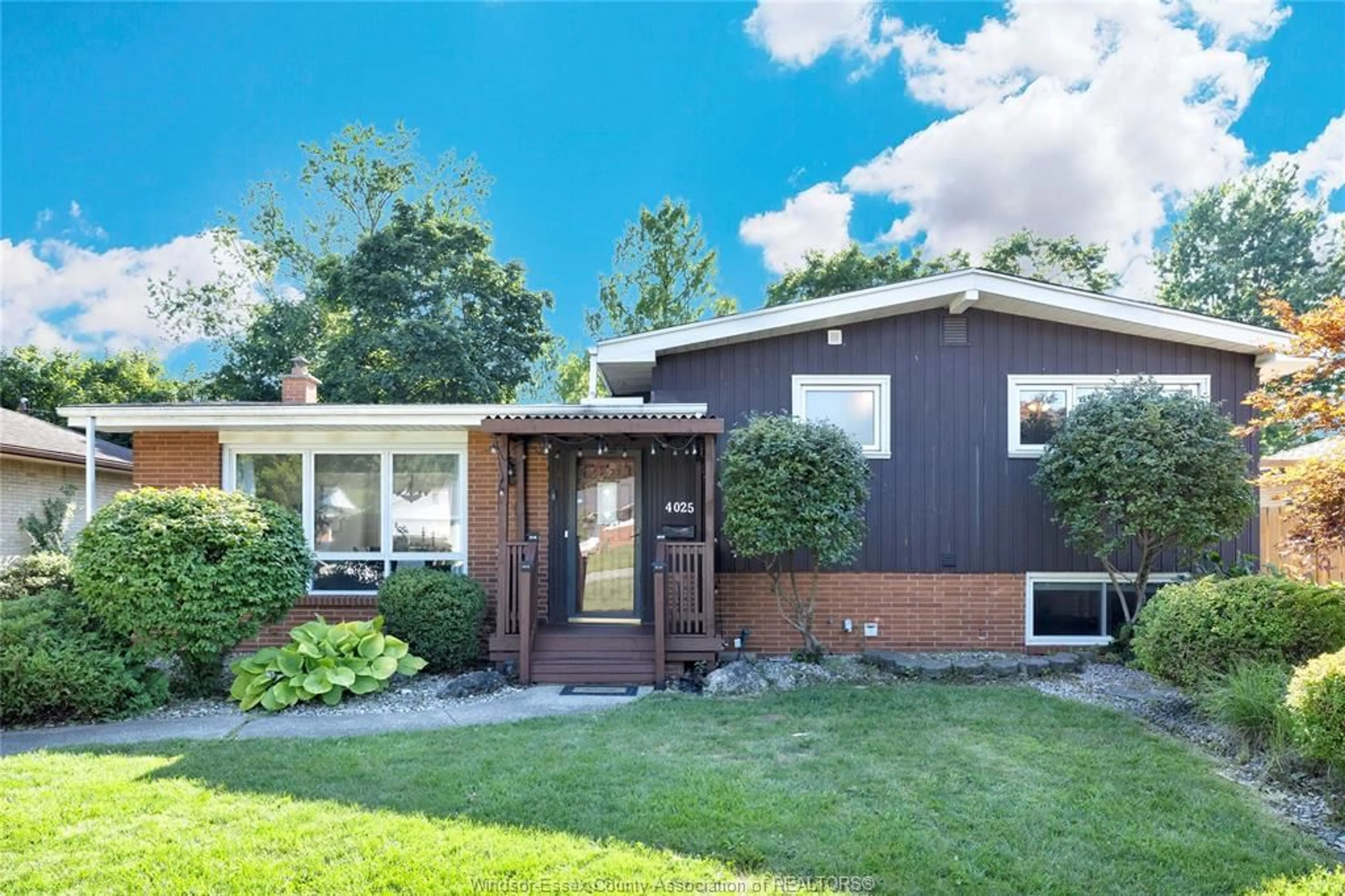 Home with brick exterior material, street for 4025 MOUNT ROYAL, Windsor Ontario N9G 2C1