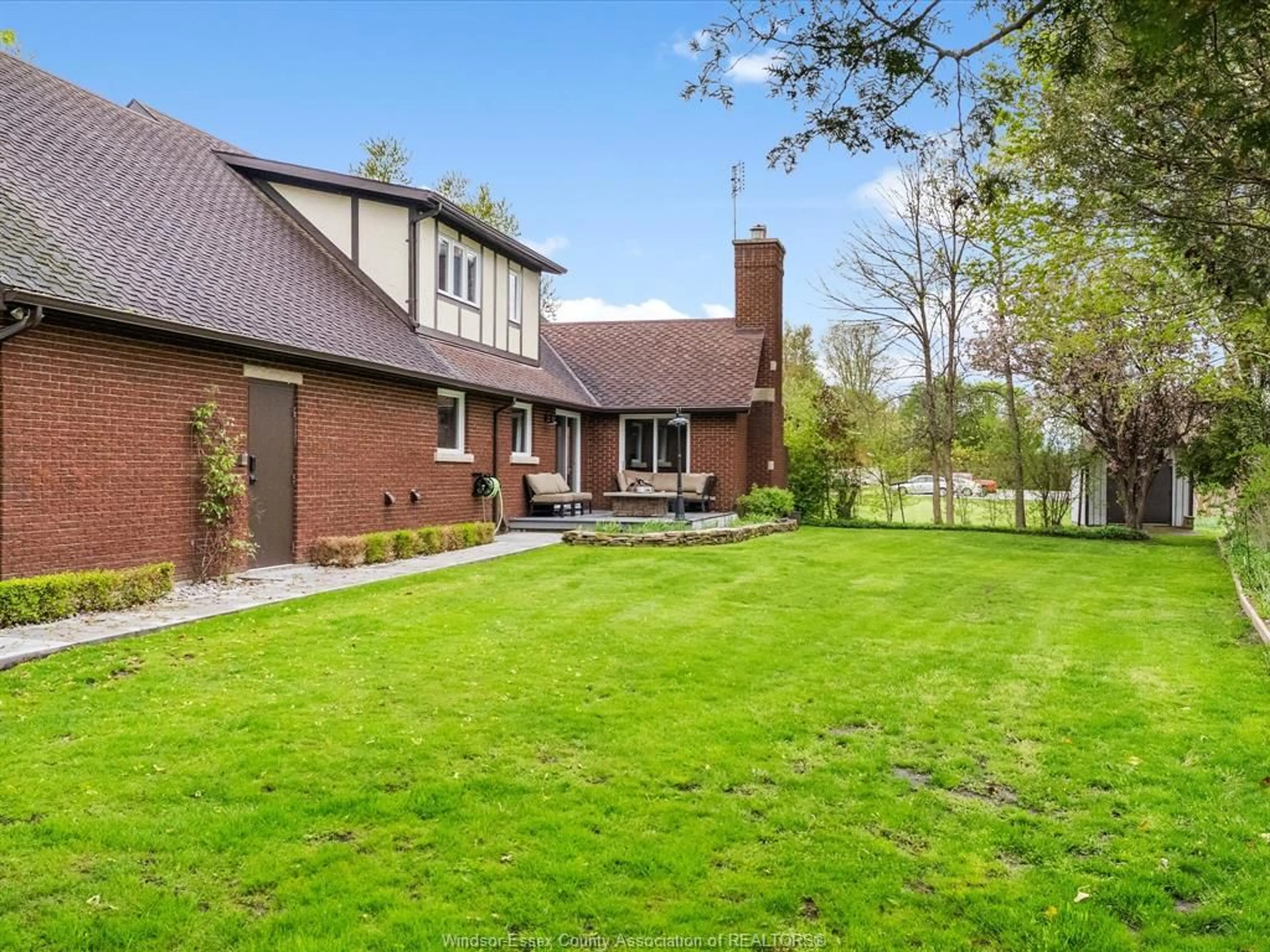 A pic from outside/outdoor area/front of a property/back of a property/a pic from drone, unknown for 106 KAEL Cres, Harrow Ontario N0R 1G0