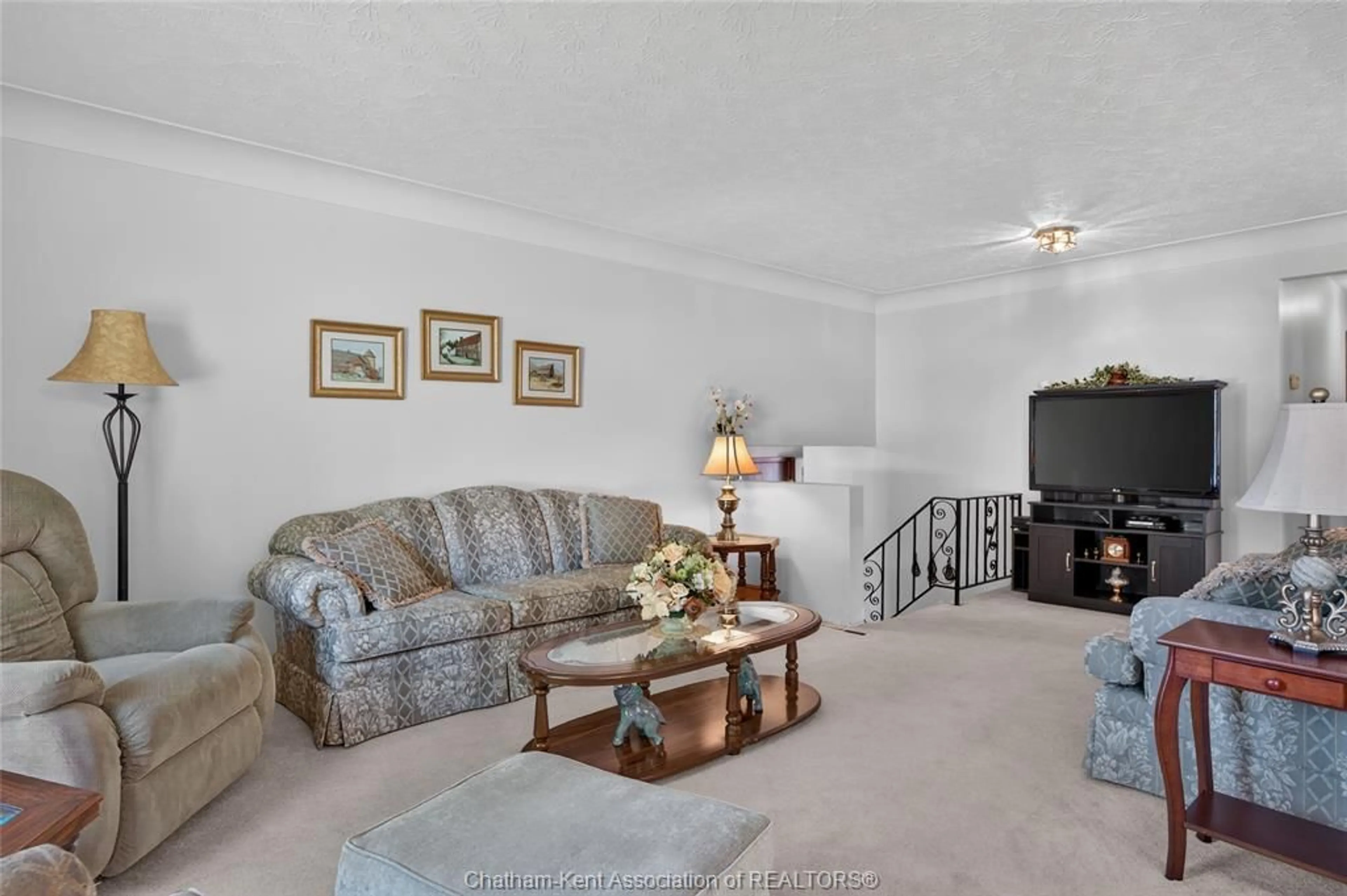 Living room with furniture, carpet floor for 18 CAMEO Dr, Leamington Ontario N8H 1J2
