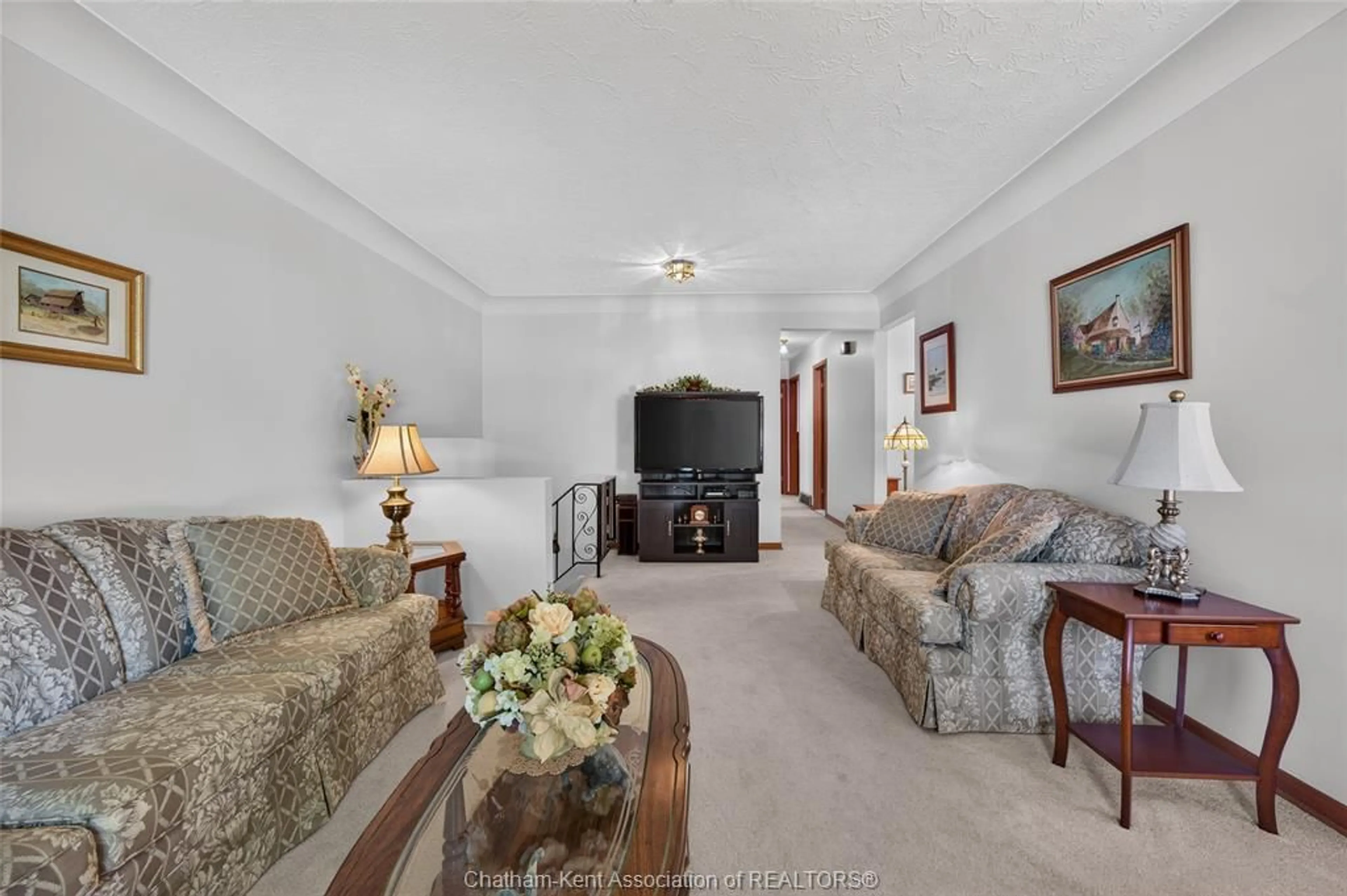 Living room with furniture, carpet floor for 18 CAMEO Dr, Leamington Ontario N8H 1J2