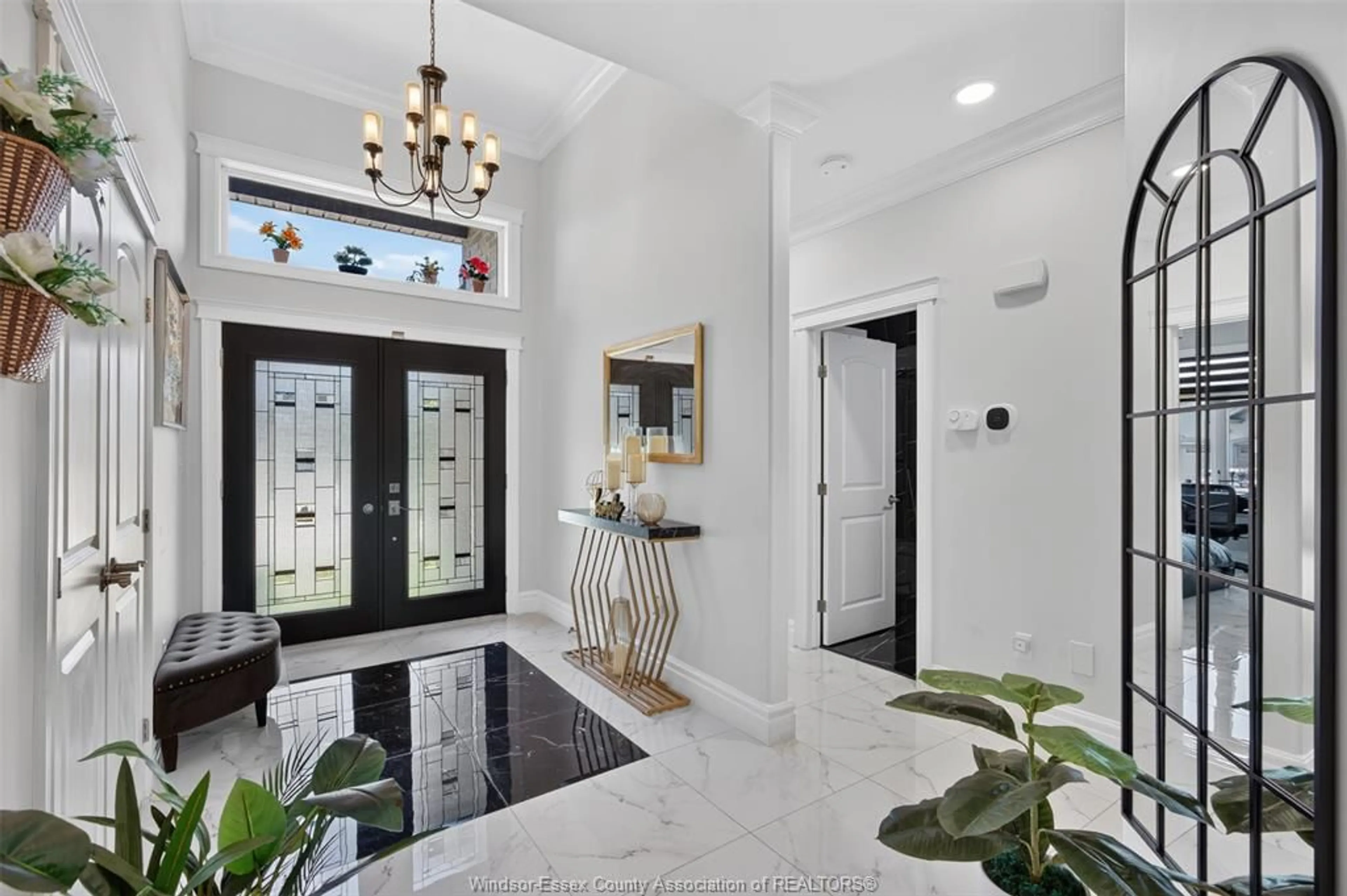 Indoor entryway for 3945 ZANZIBAR Cres, Windsor Ontario N9G 0A5