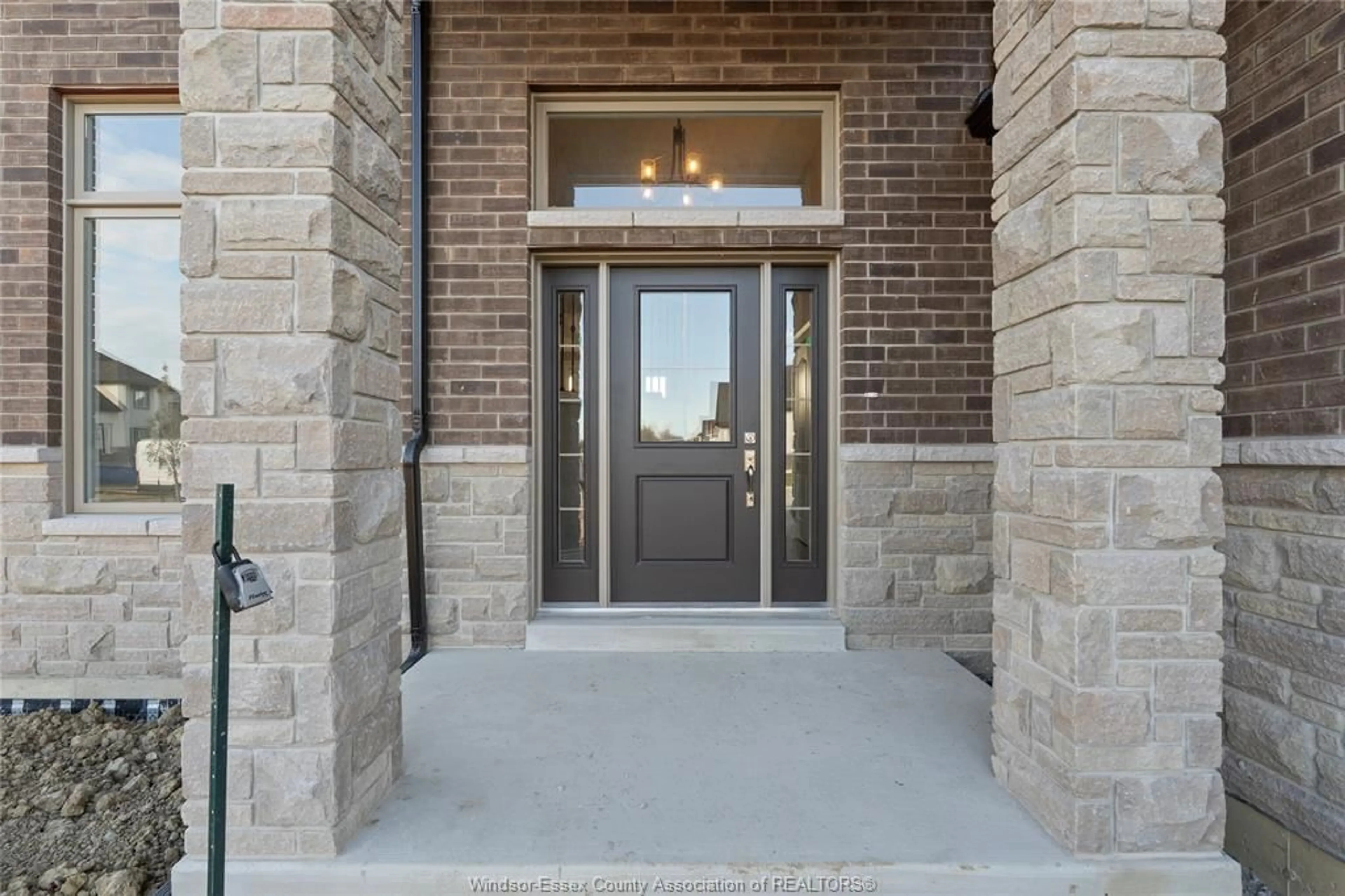 Indoor entryway for 116 Bloomington Way, Chatham Ontario N7L 0H1