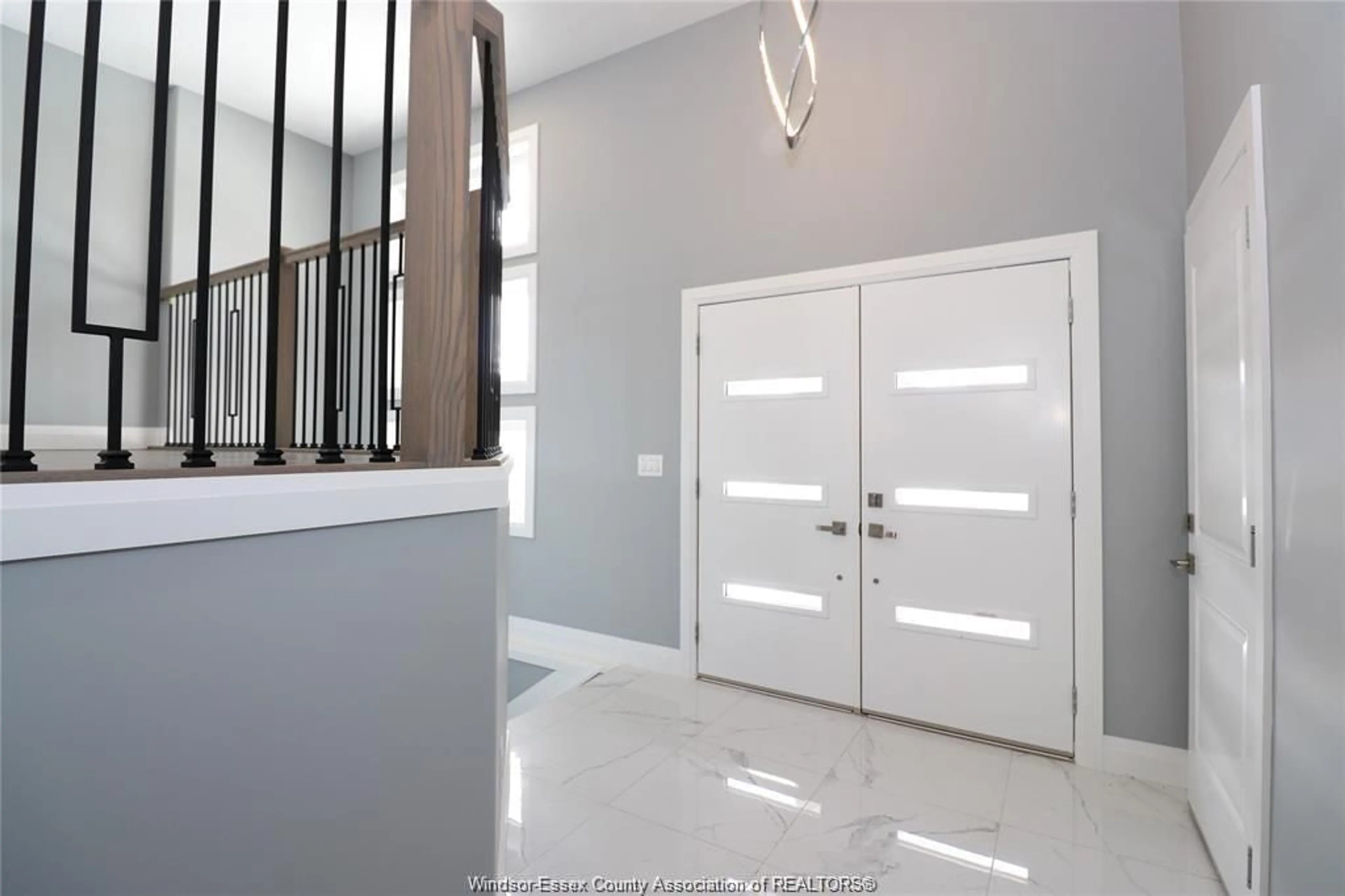 Indoor entryway for 83 Bloomington Way, Chatham Ontario N7L 0H2