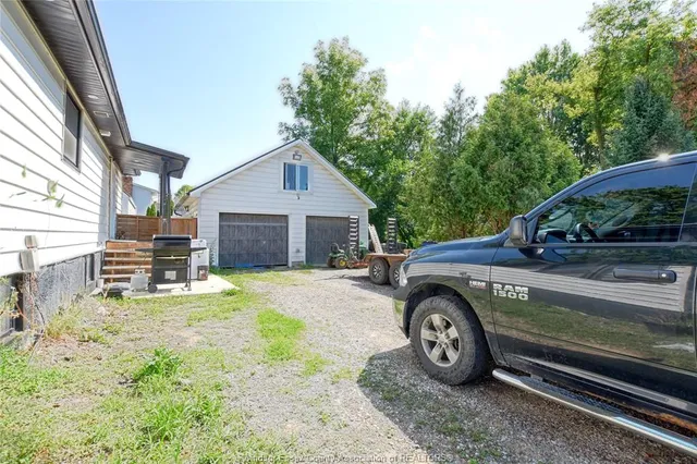 487 ST. CLAIR St, Chatham 5