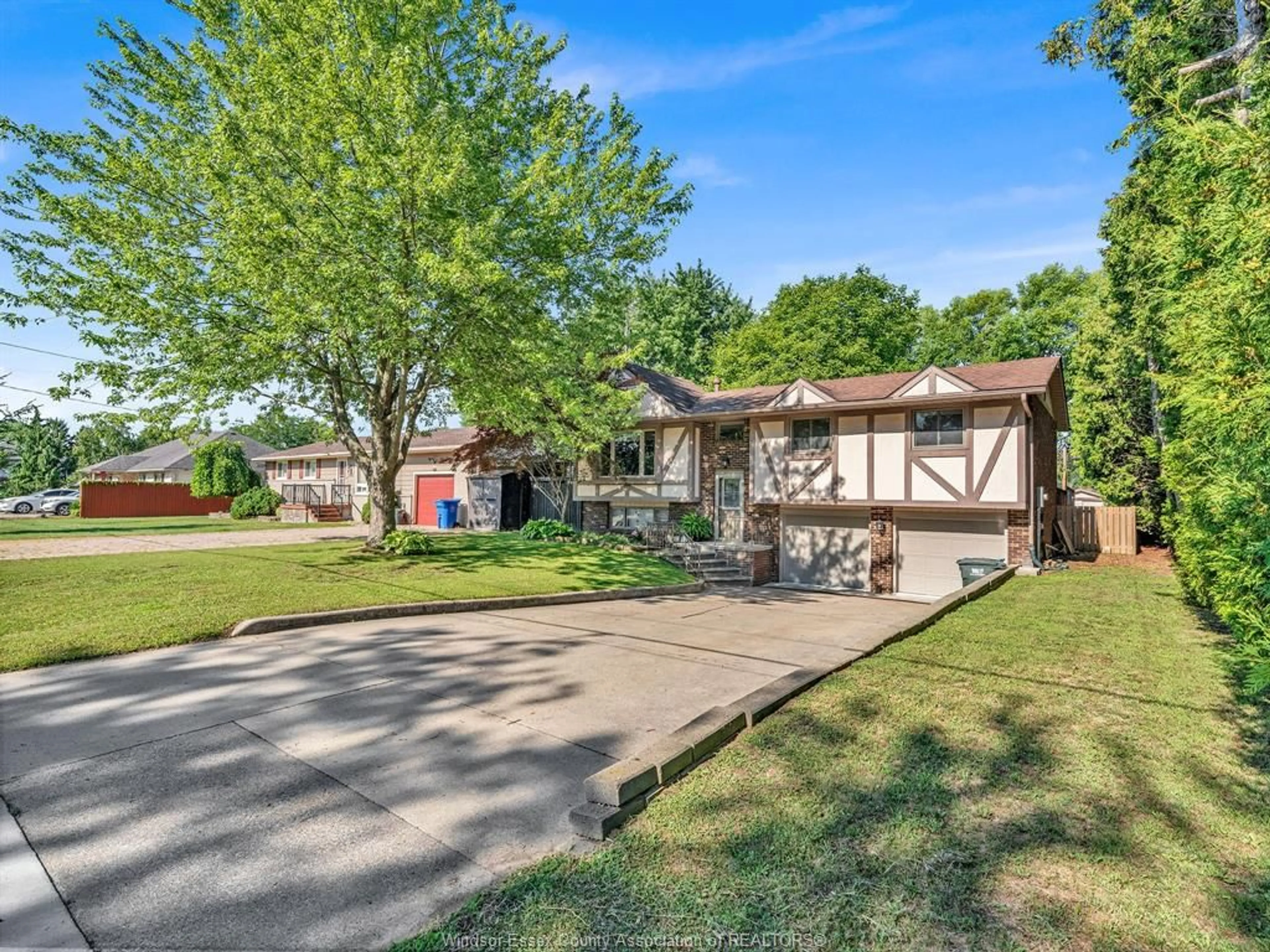A pic from outside/outdoor area/front of a property/back of a property/a pic from drone, street for 2653 CONCESSION 12, Tecumseh Ontario N8N 2M1