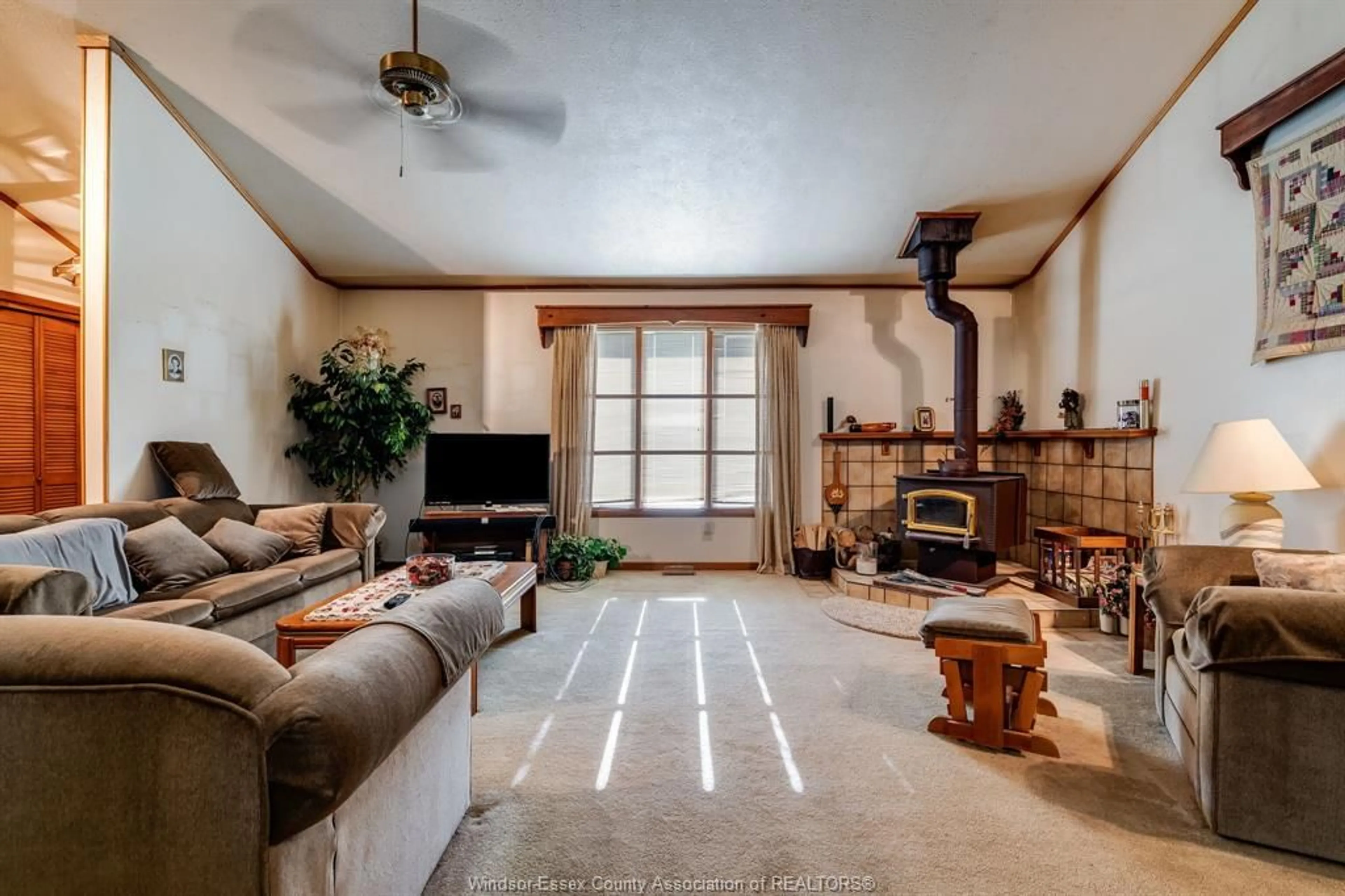 Living room with furniture, ceramic/tile floor for 877 LEFAIVE, Lighthouse Cove Ontario N0P 2L0