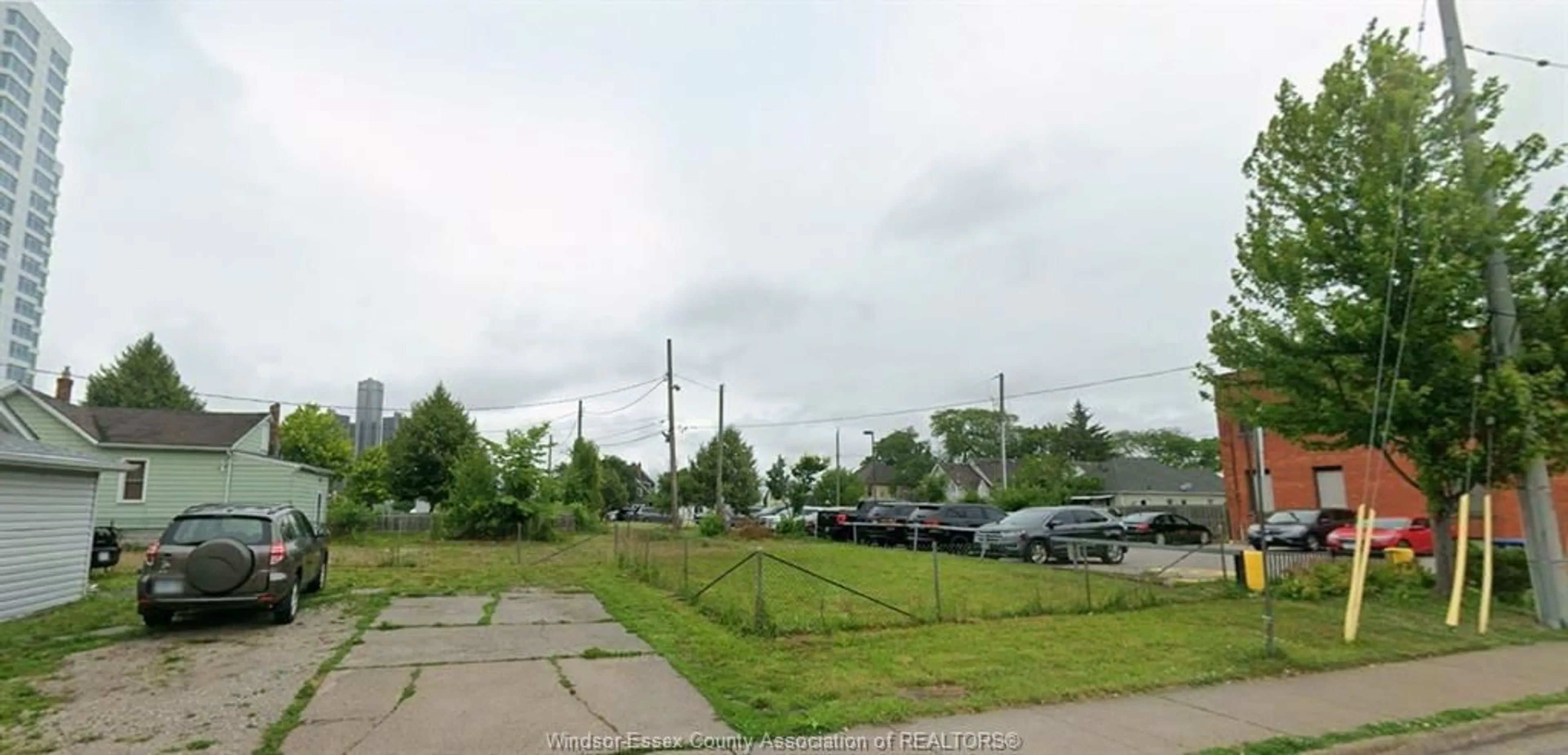 Blurry image for 532 CHATHAM St, Windsor Ontario N9A 2X1