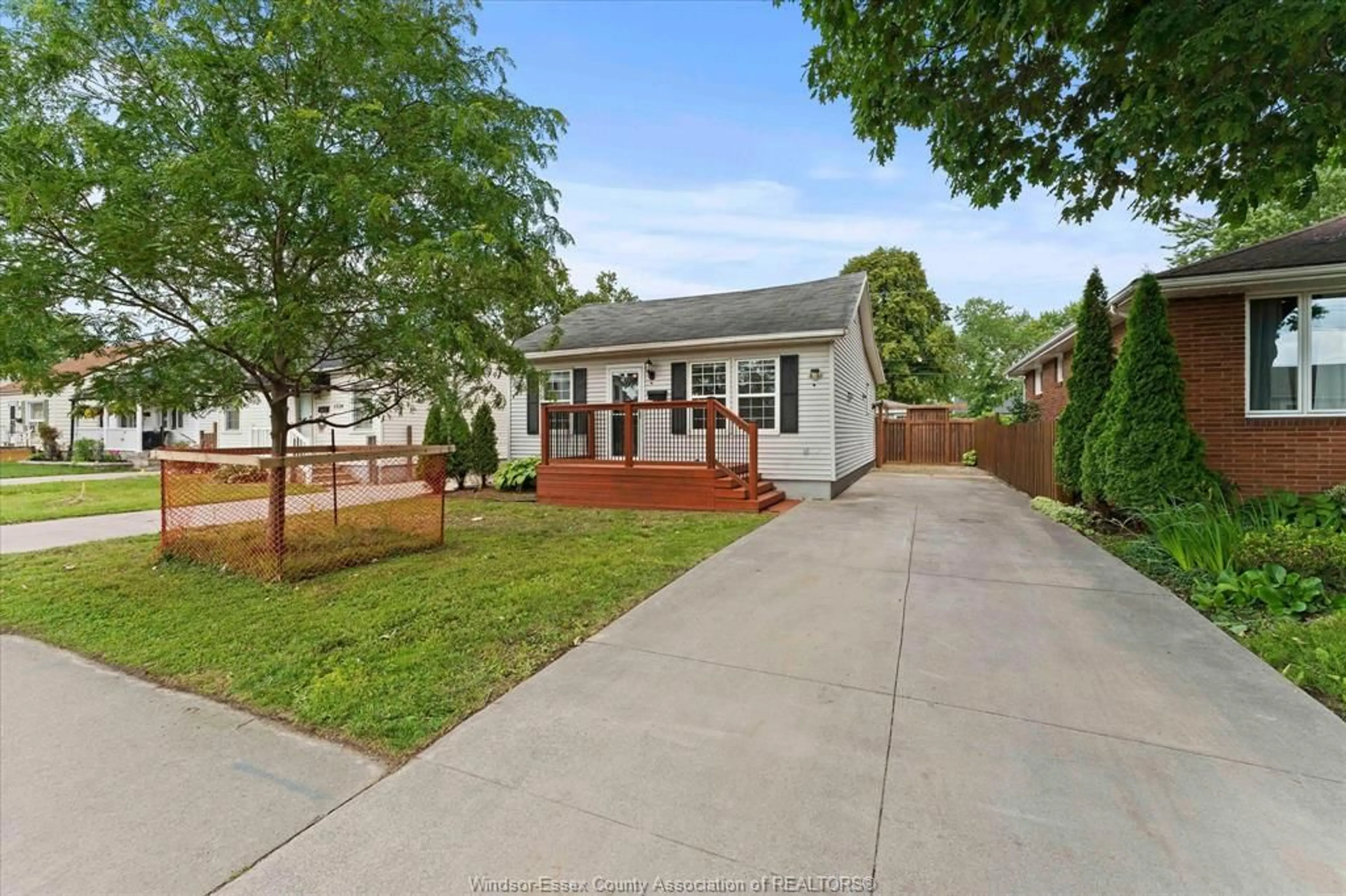A pic from outside/outdoor area/front of a property/back of a property/a pic from drone, street for 1330 CENTRAL Ave, Windsor Ontario N8Y 3V4
