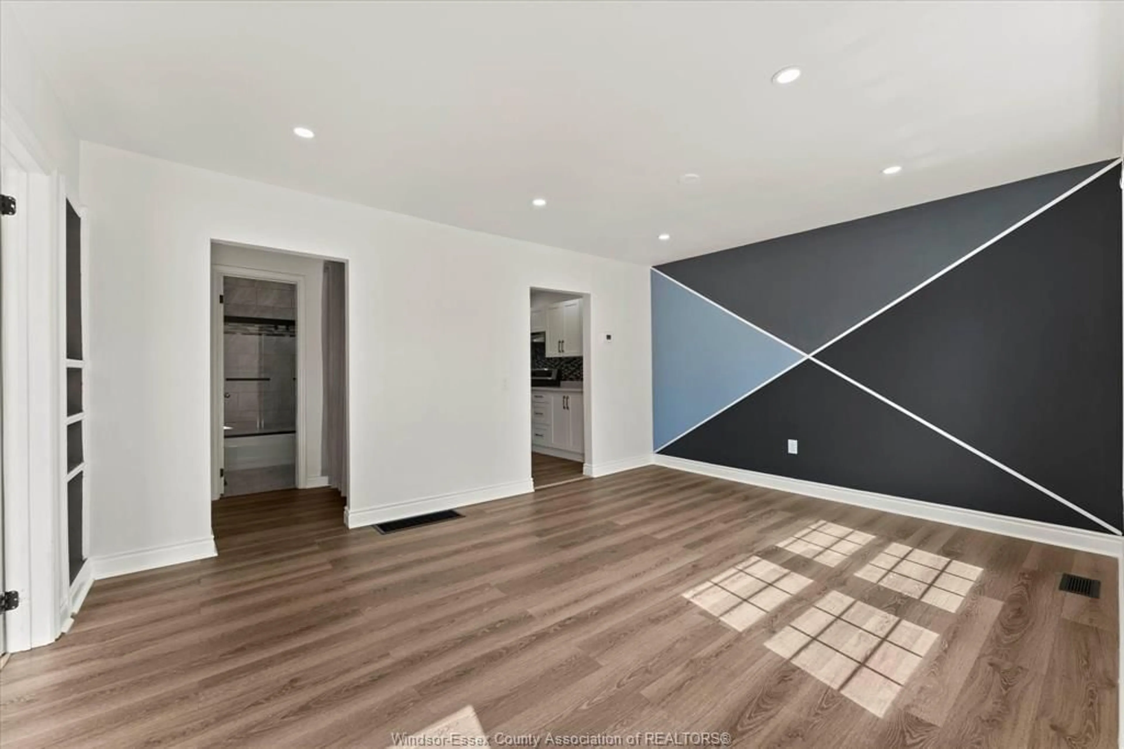 A pic of a room for 1330 CENTRAL Ave, Windsor Ontario N8Y 3V4