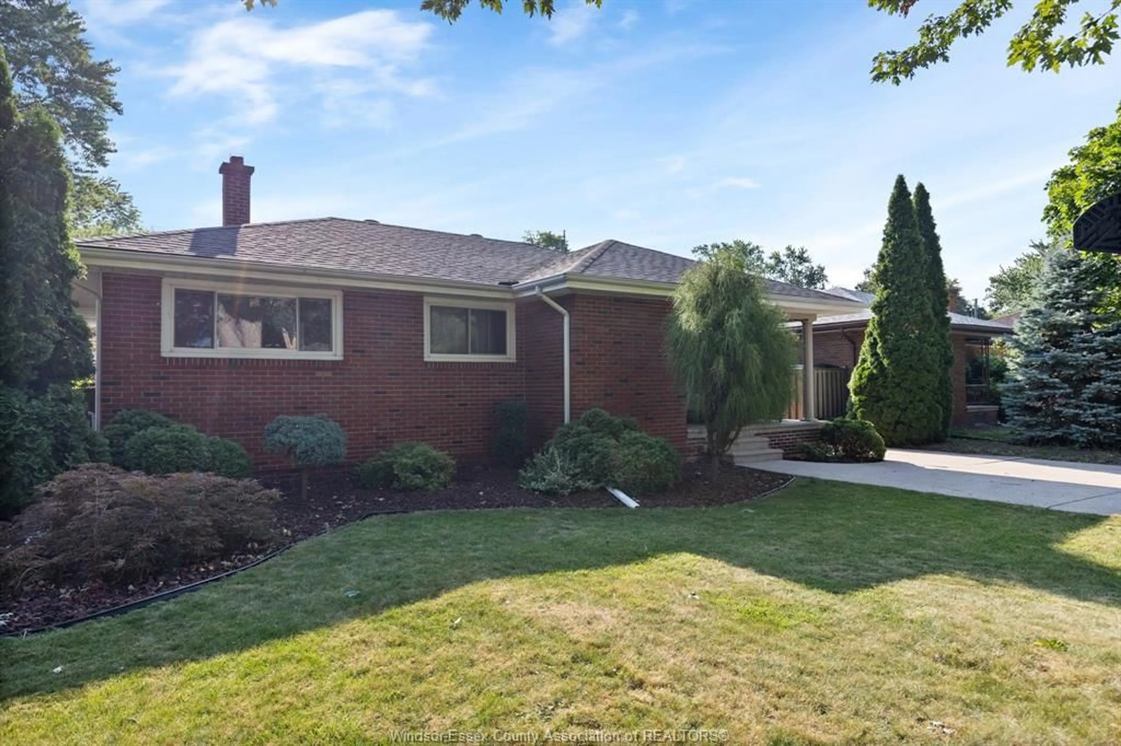 Home with brick exterior material, street for 462 DORMAR Dr, Windsor Ontario N8S 3Z4