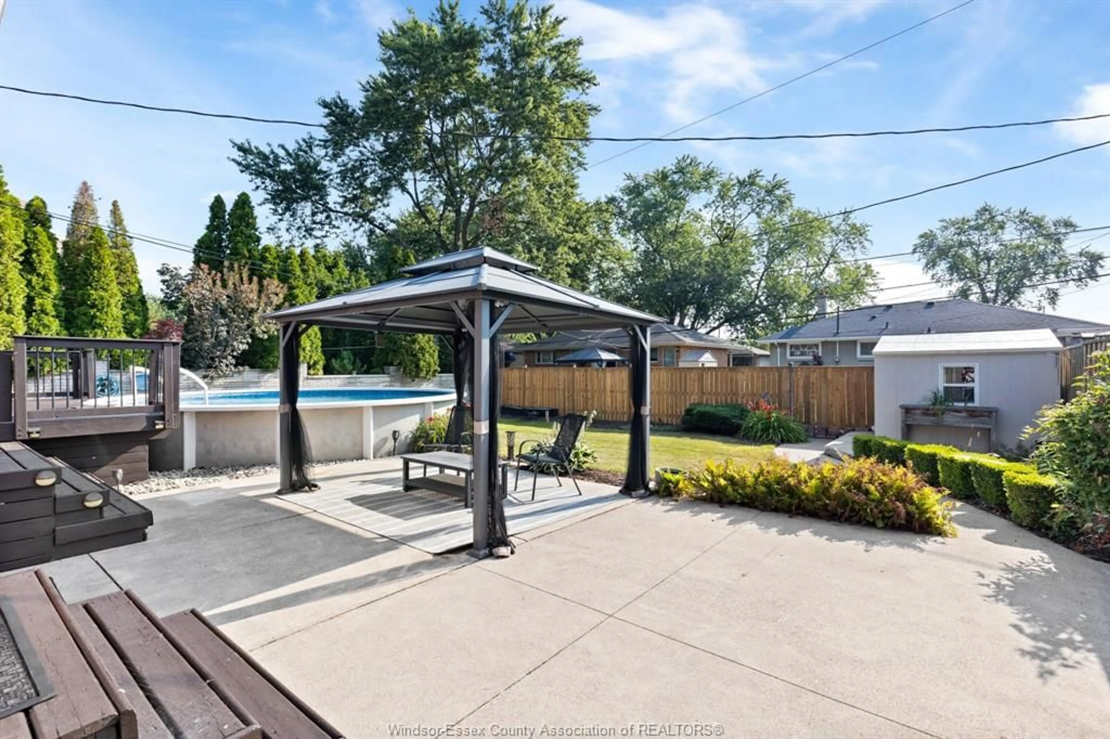 Patio, street for 462 DORMAR Dr, Windsor Ontario N8S 3Z4