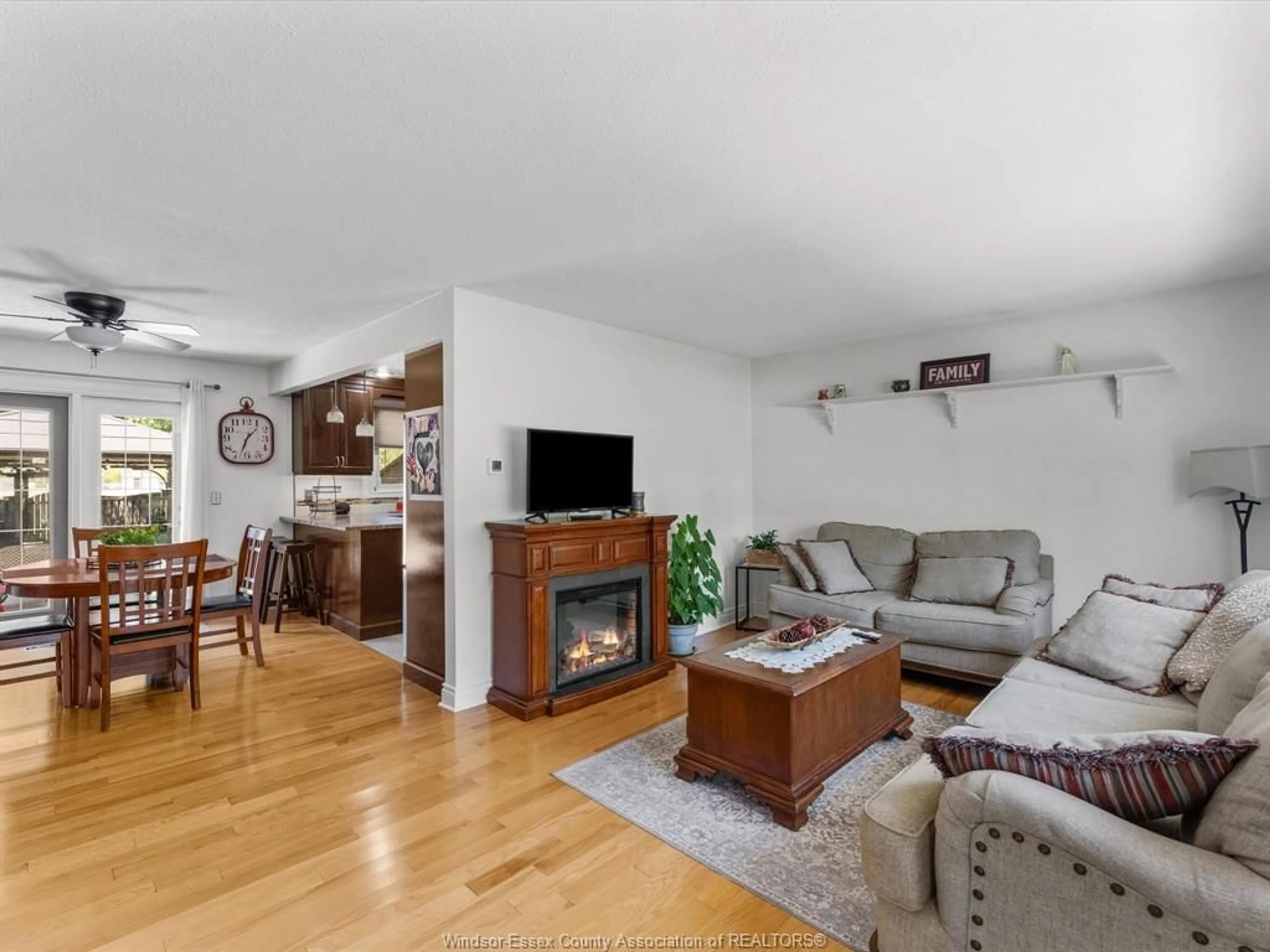 Living room with furniture, wood/laminate floor for 119 Hill St, Cottam Ontario N0R 1B0