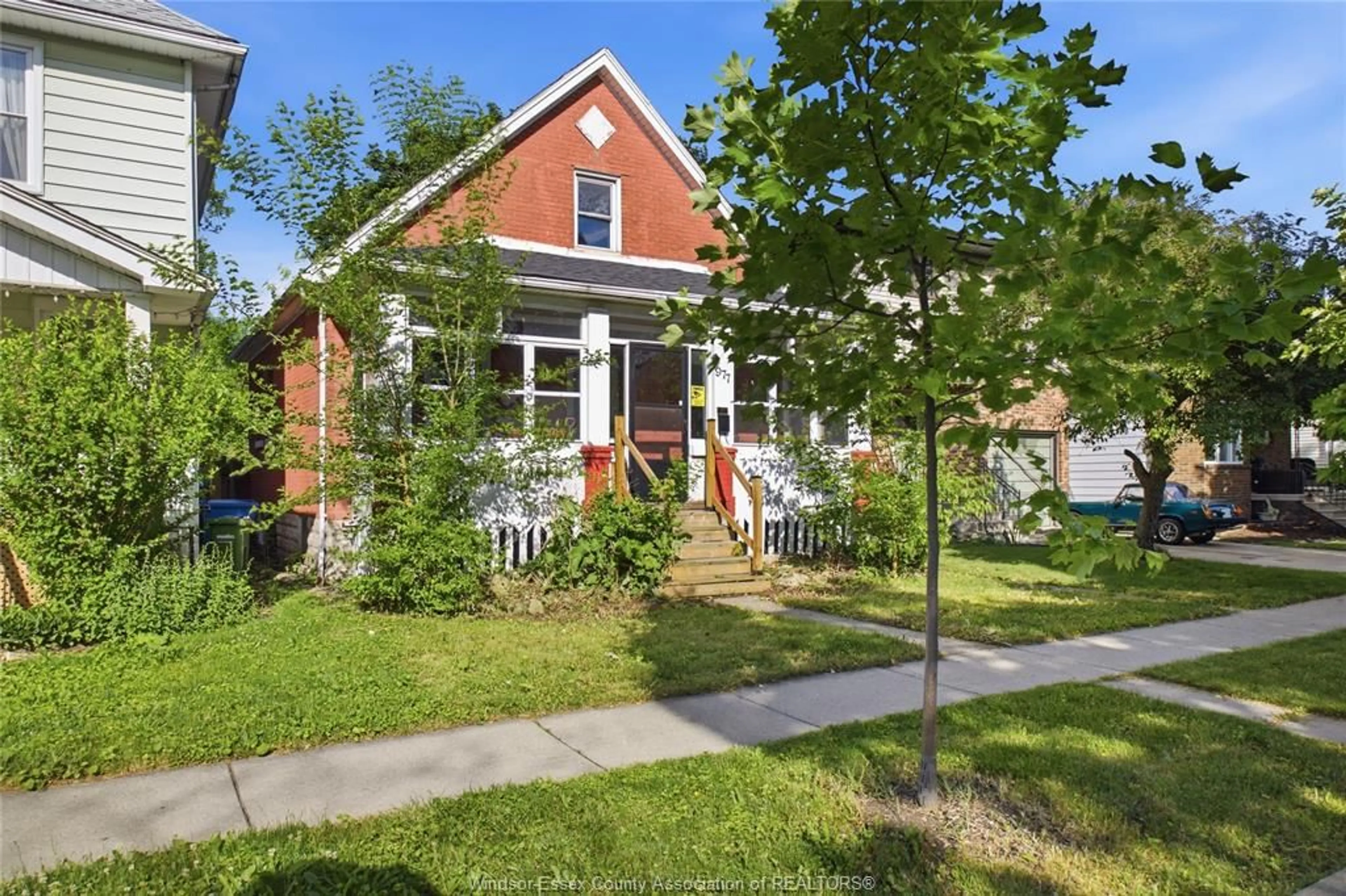 Home with brick exterior material, street for 977 GLADSTONE, Windsor Ontario N9A 2R5