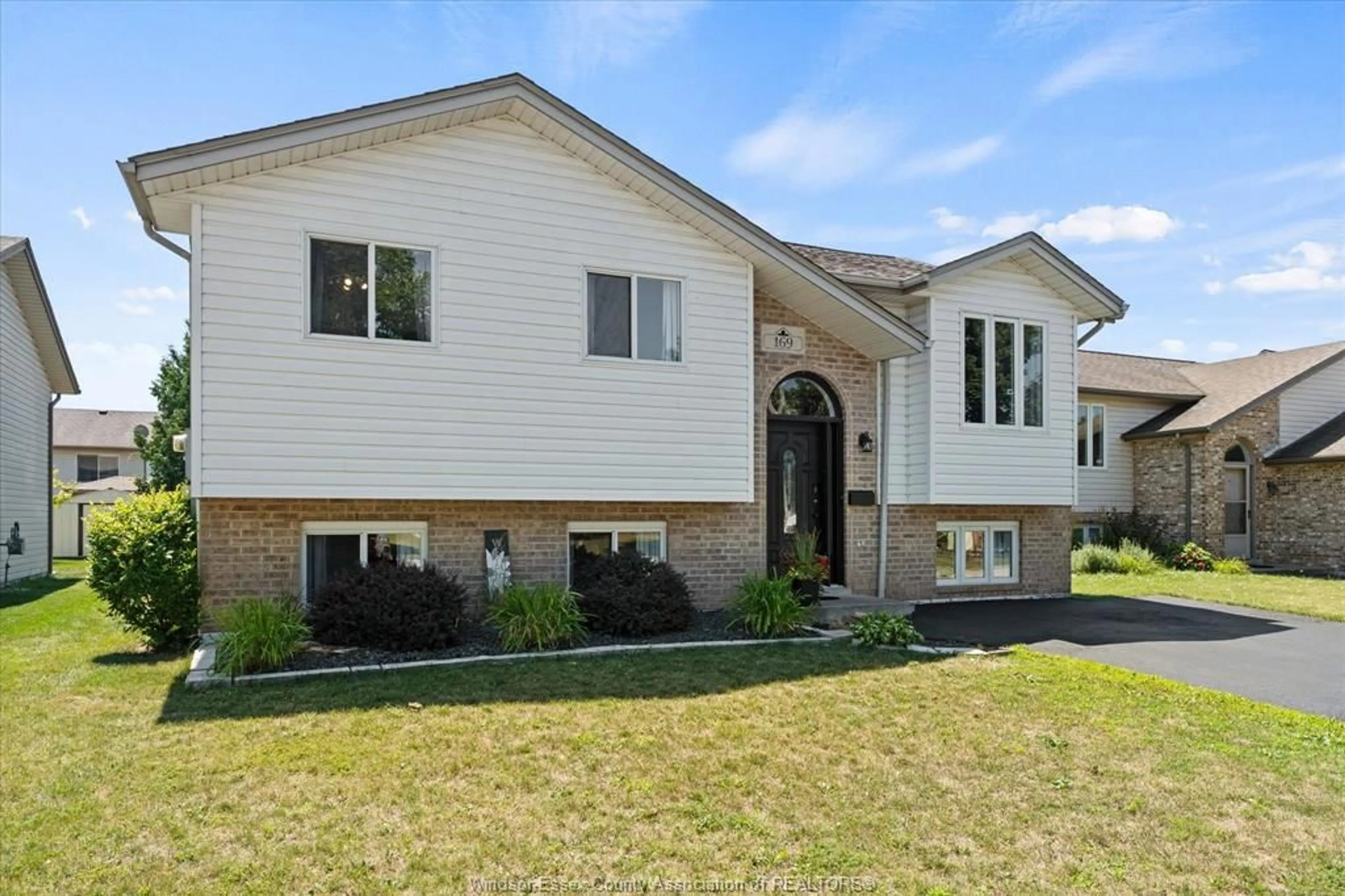 Home with vinyl exterior material, street for 169 MEDITERRANEAN Ave, Amherstburg Ontario N9V 3X9