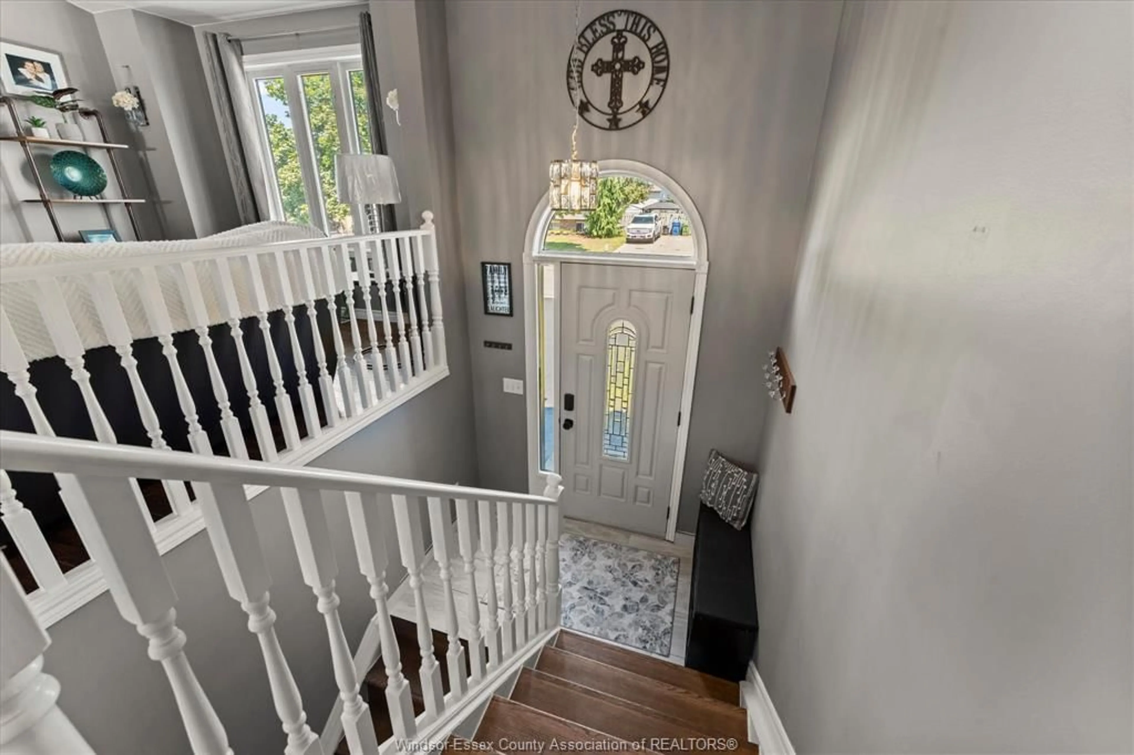 Indoor entryway for 169 MEDITERRANEAN Ave, Amherstburg Ontario N9V 3X9