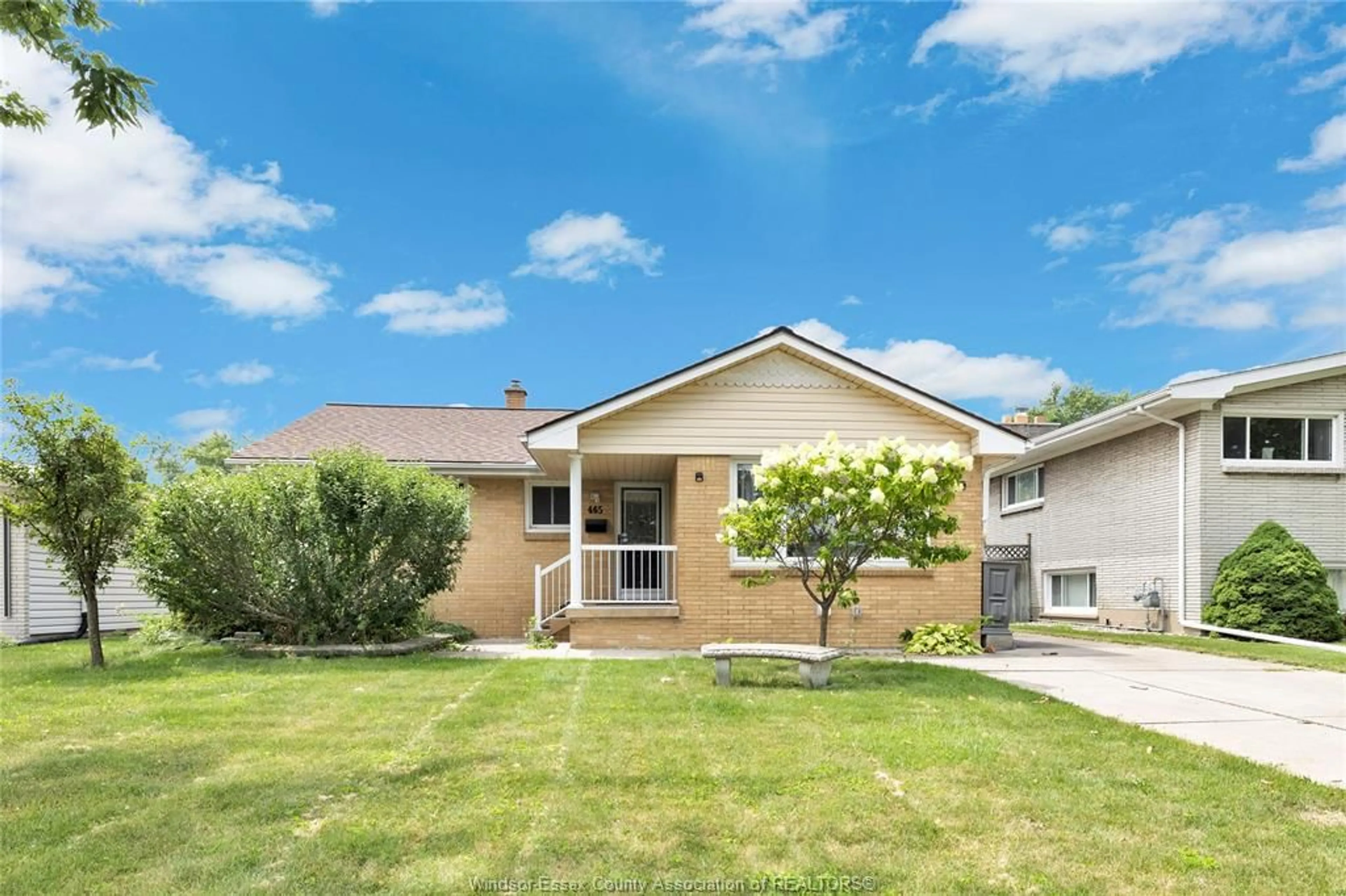 Home with vinyl exterior material, street for 465 CHRISTOPHER, Windsor Ontario N8S 3X1
