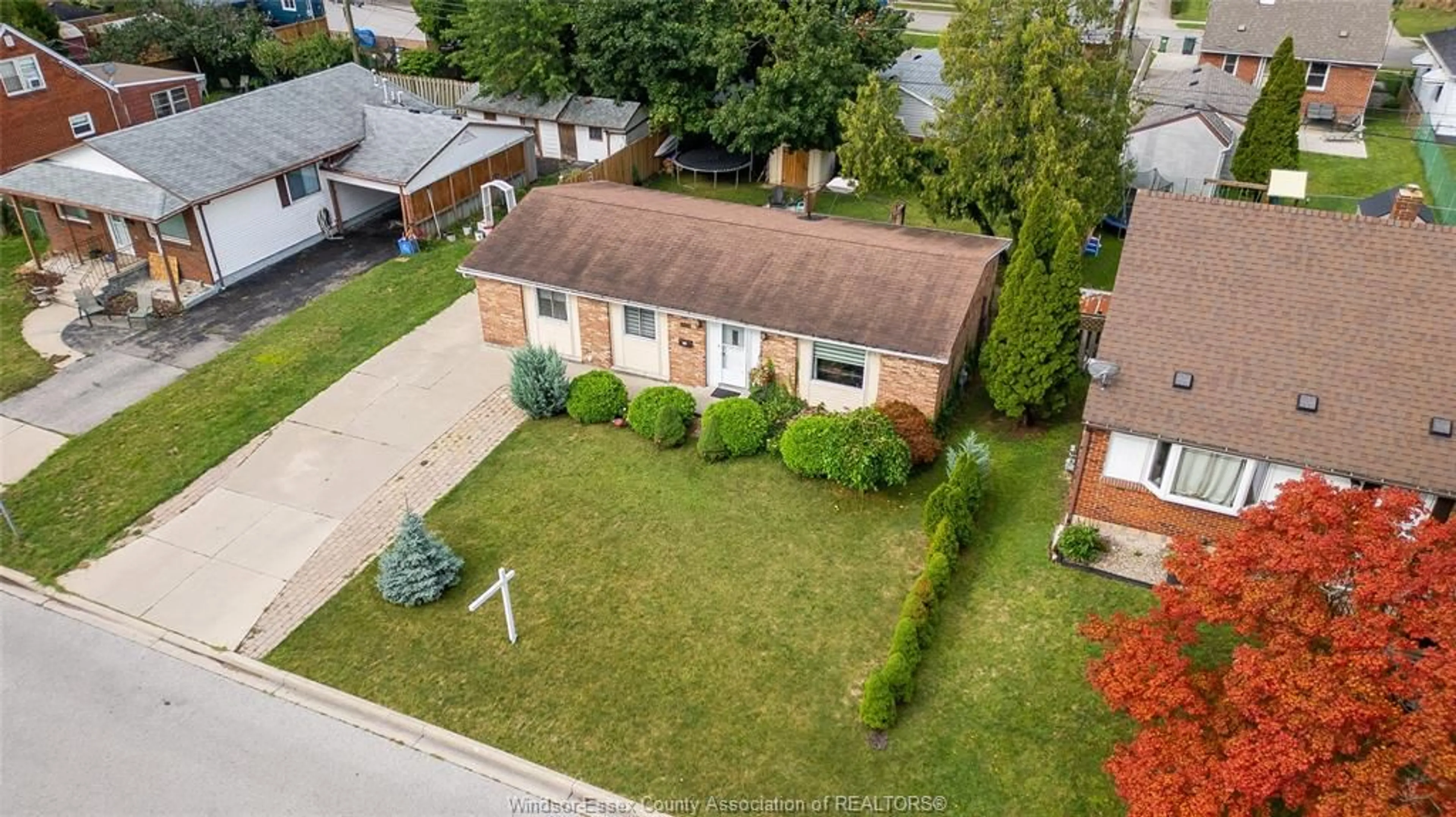A pic from outside/outdoor area/front of a property/back of a property/a pic from drone, street for 1045 REEDMERE Rd, Windsor Ontario N8S 2L9