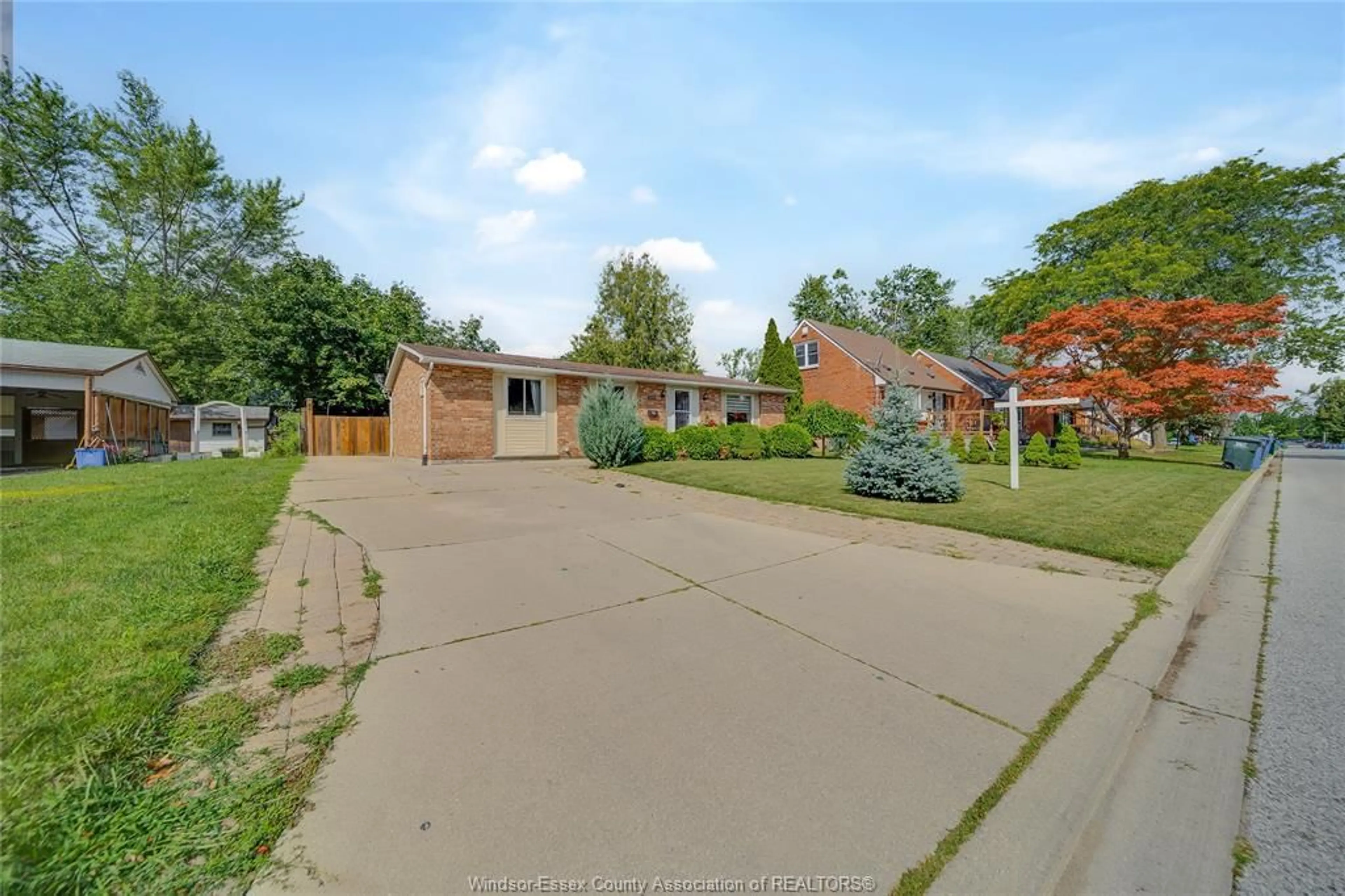 A pic from outside/outdoor area/front of a property/back of a property/a pic from drone, street for 1045 REEDMERE Rd, Windsor Ontario N8S 2L9