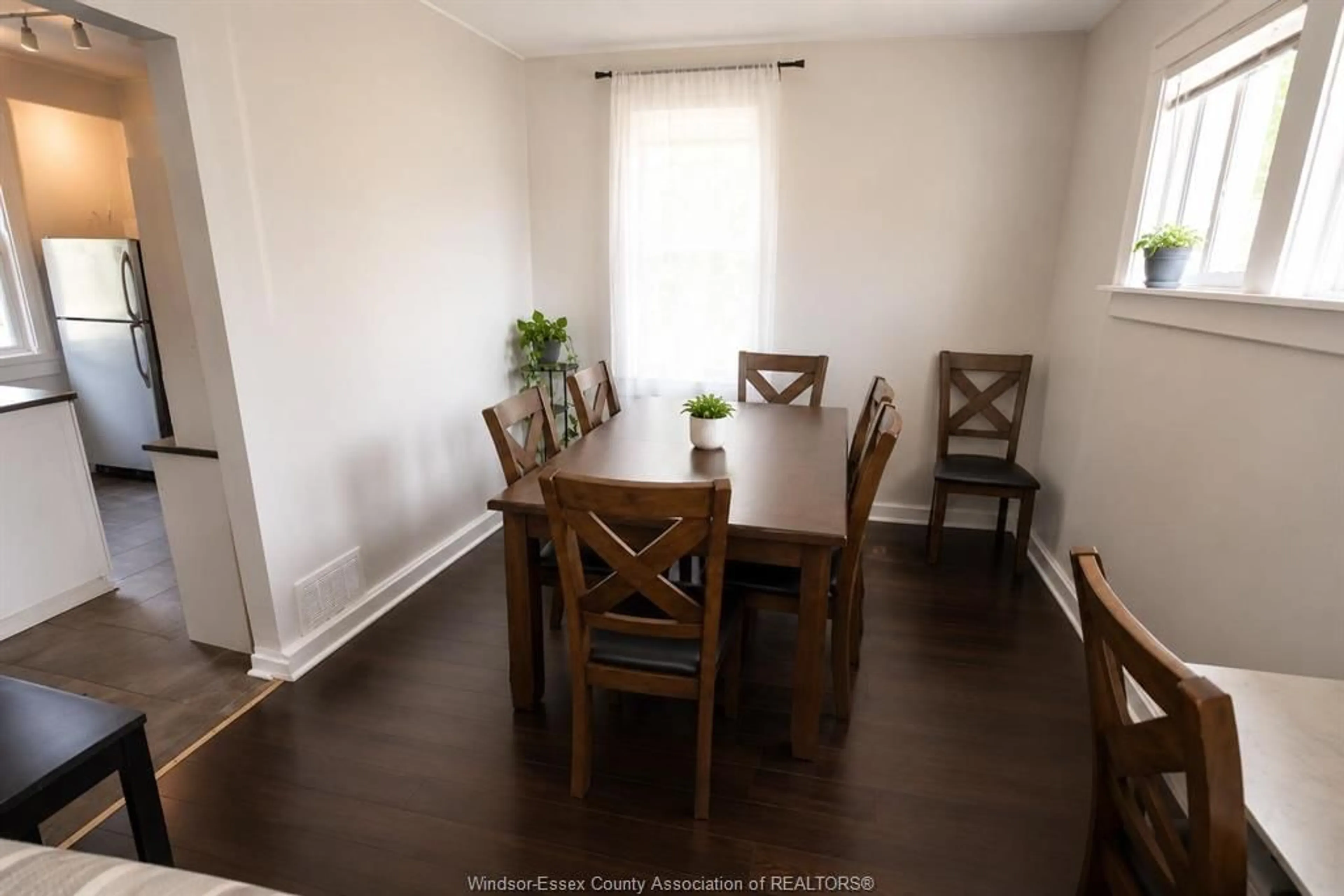 Dining room, wood/laminate floor for 870 SHEPHERD St, Windsor Ontario N8X 2L2