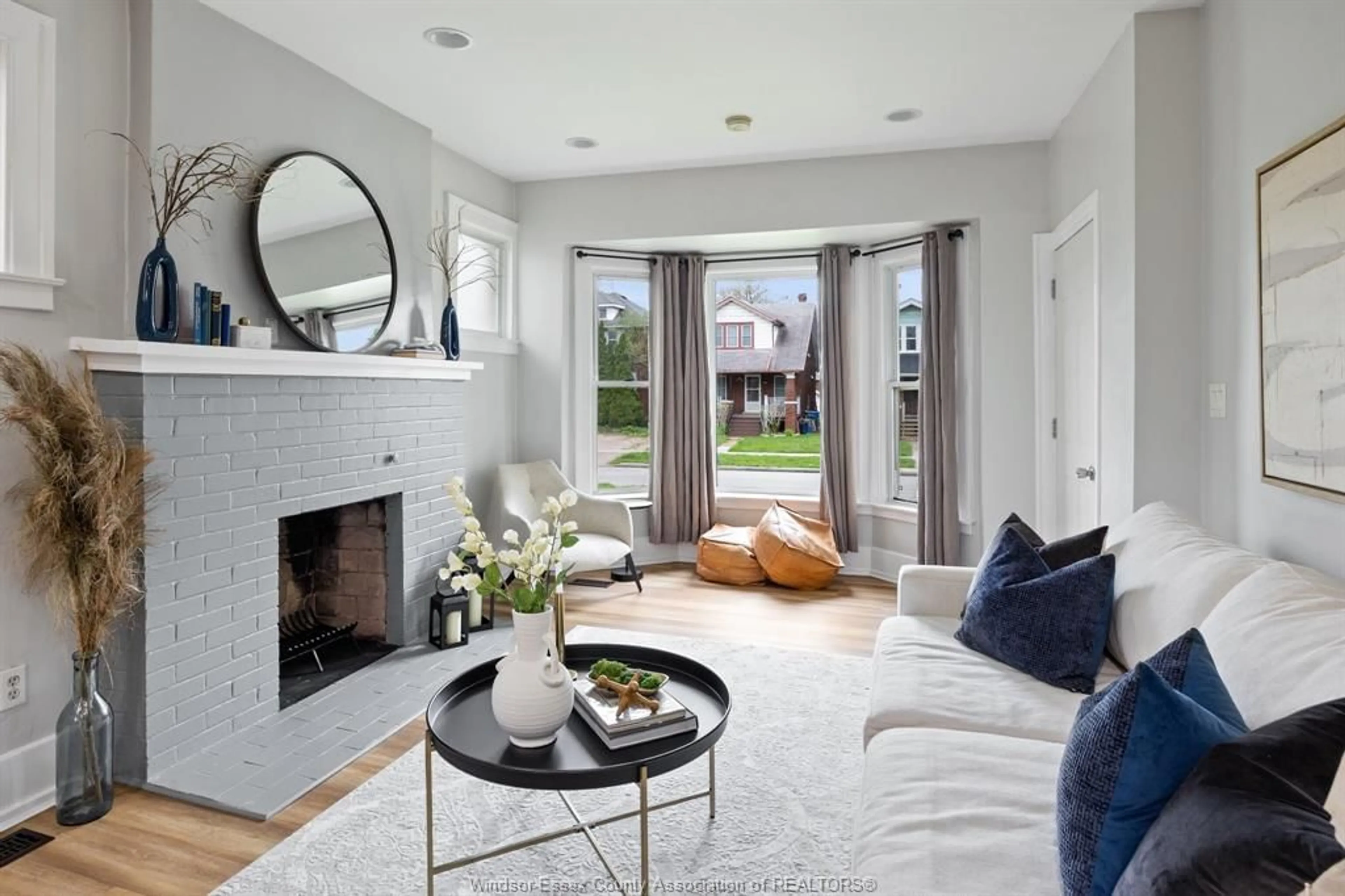 Living room with furniture, unknown for 520 RANKIN Ave, Windsor Ontario N9B 2R7