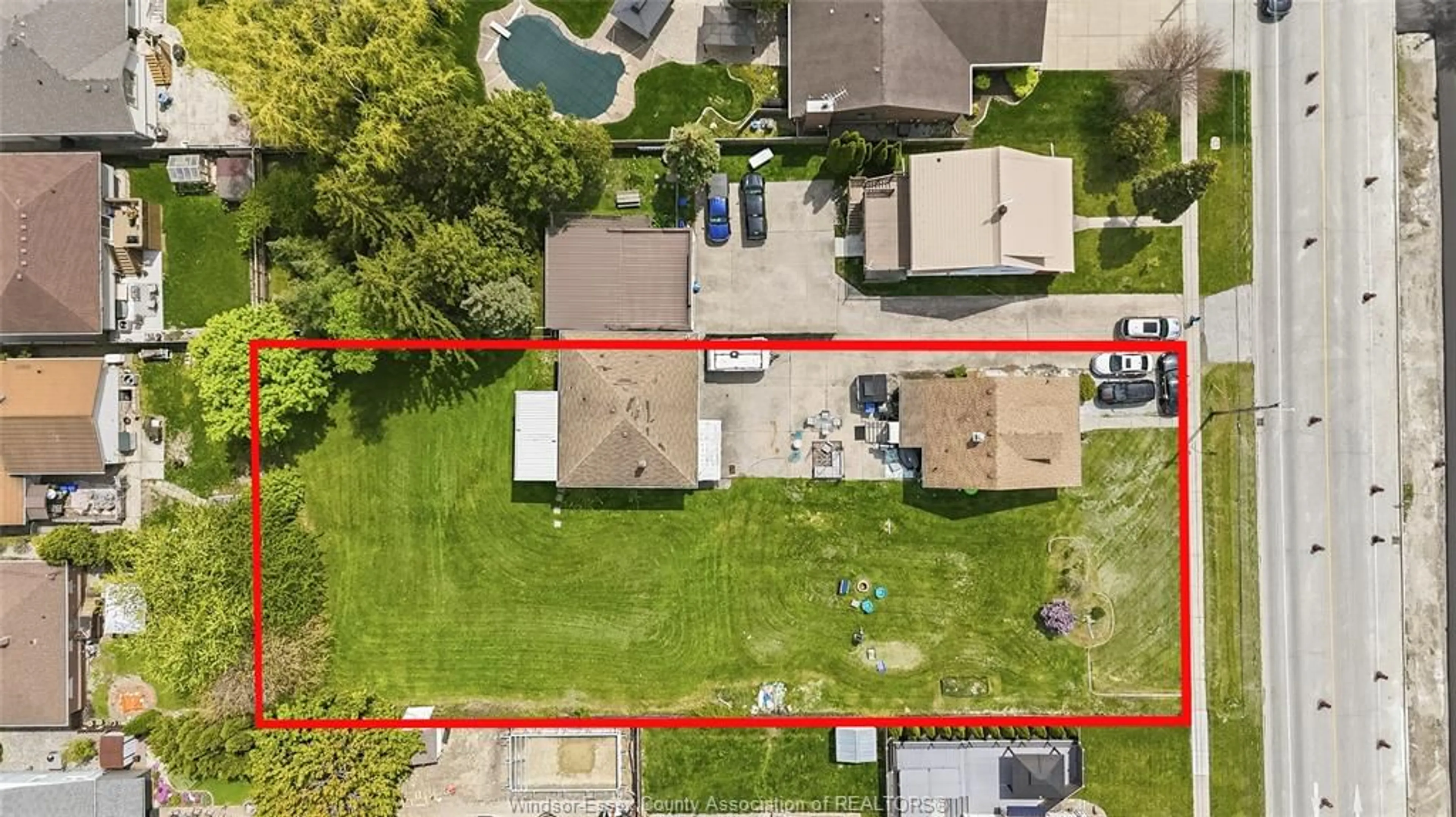 A pic from outside/outdoor area/front of a property/back of a property/a pic from drone, street for 222-224 LESPERANCE, Tecumseh Ontario N8N 1W3