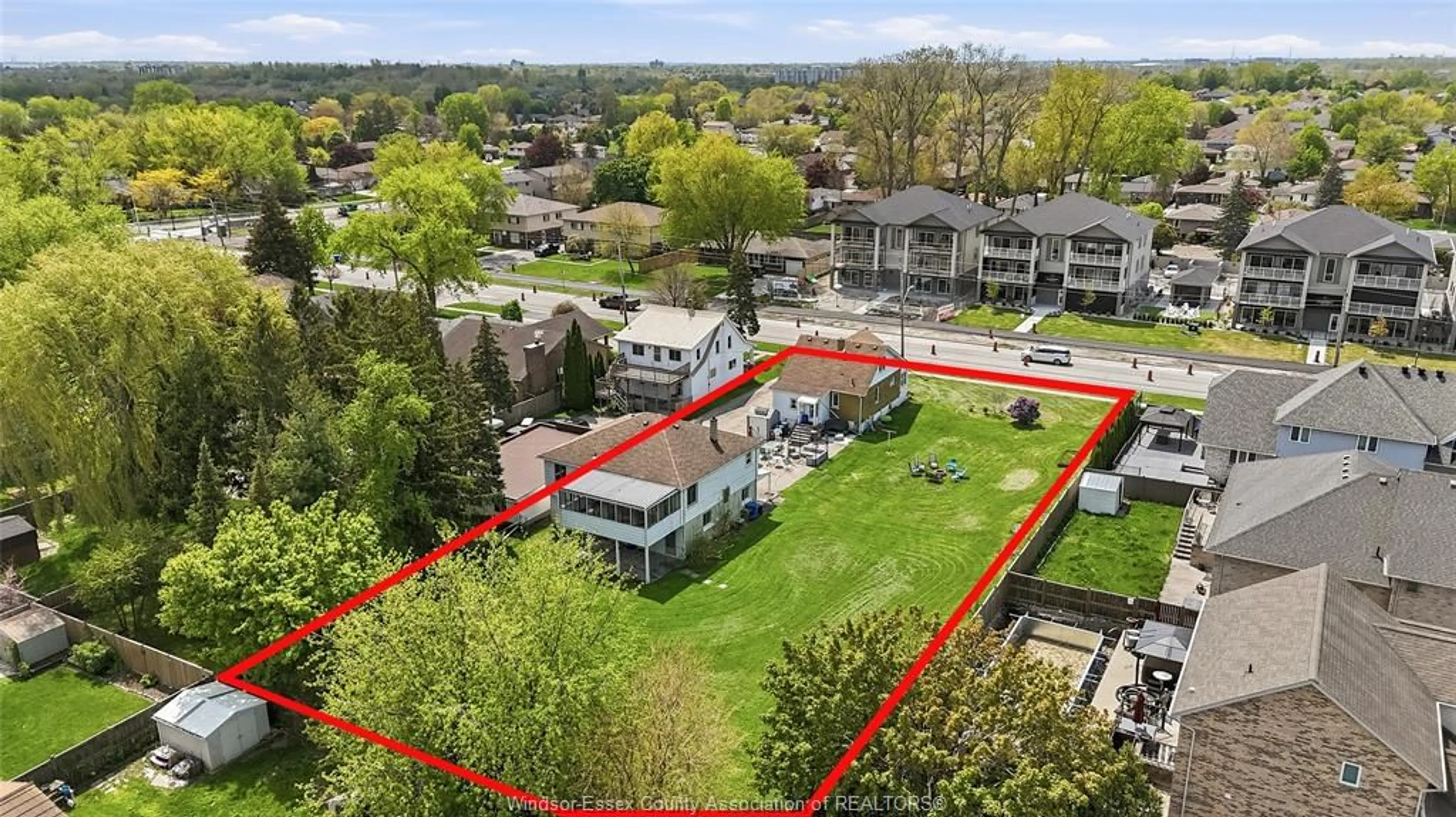A pic from outside/outdoor area/front of a property/back of a property/a pic from drone, unknown for 222-224 LESPERANCE, Tecumseh Ontario N8N 1W3
