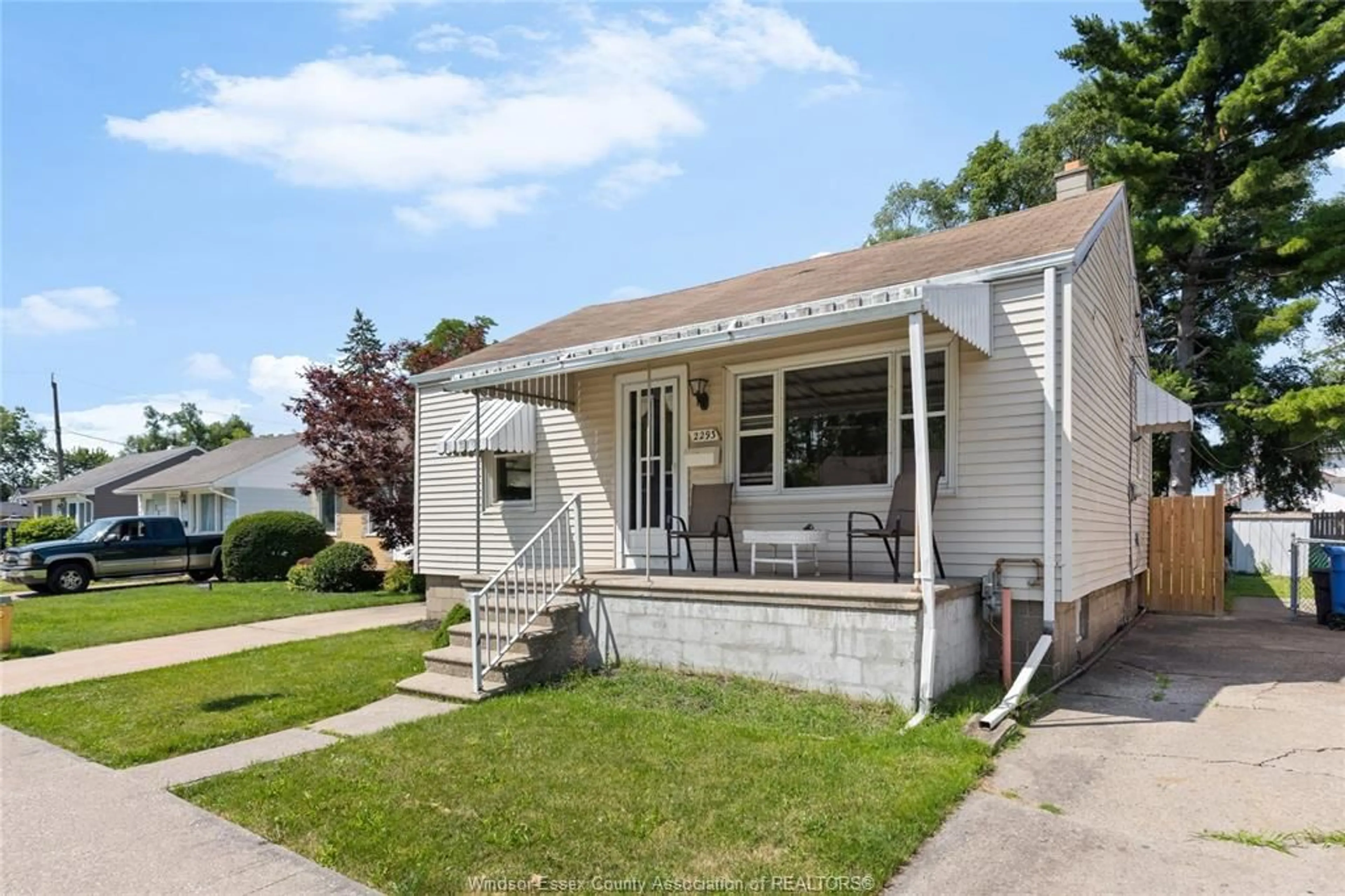Home with vinyl exterior material, street for 2293 MARENTETTE, Windsor Ontario N8W 2C2