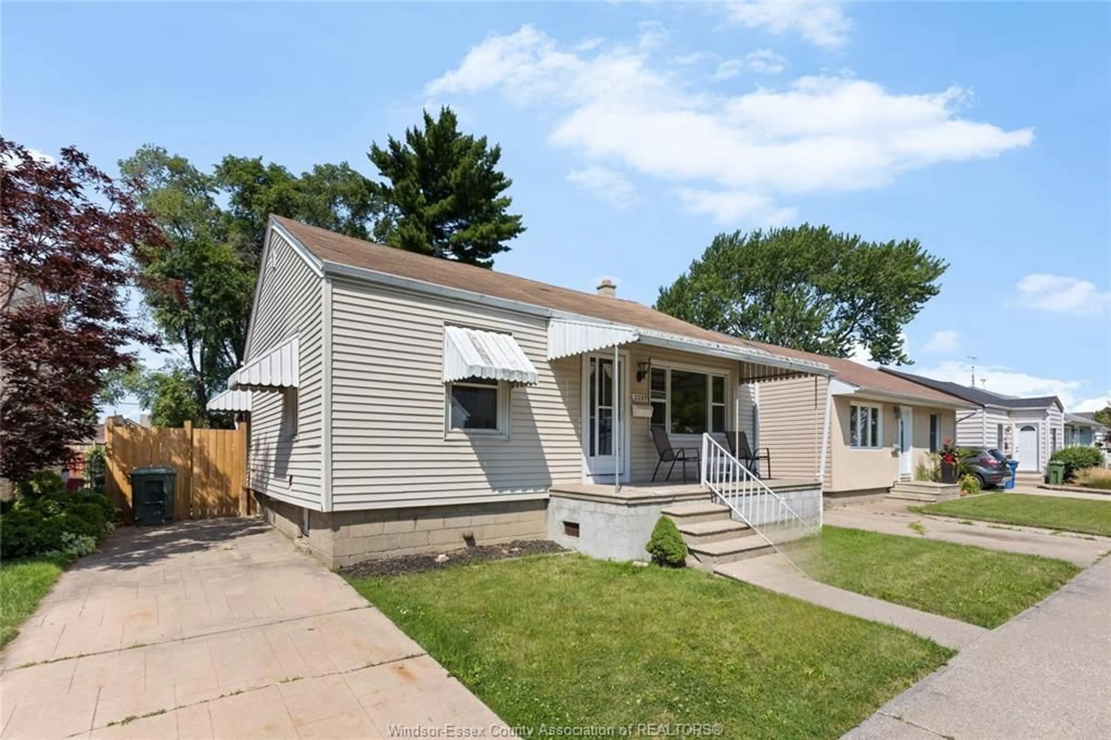 Home with vinyl exterior material, street for 2293 MARENTETTE, Windsor Ontario N8W 2C2