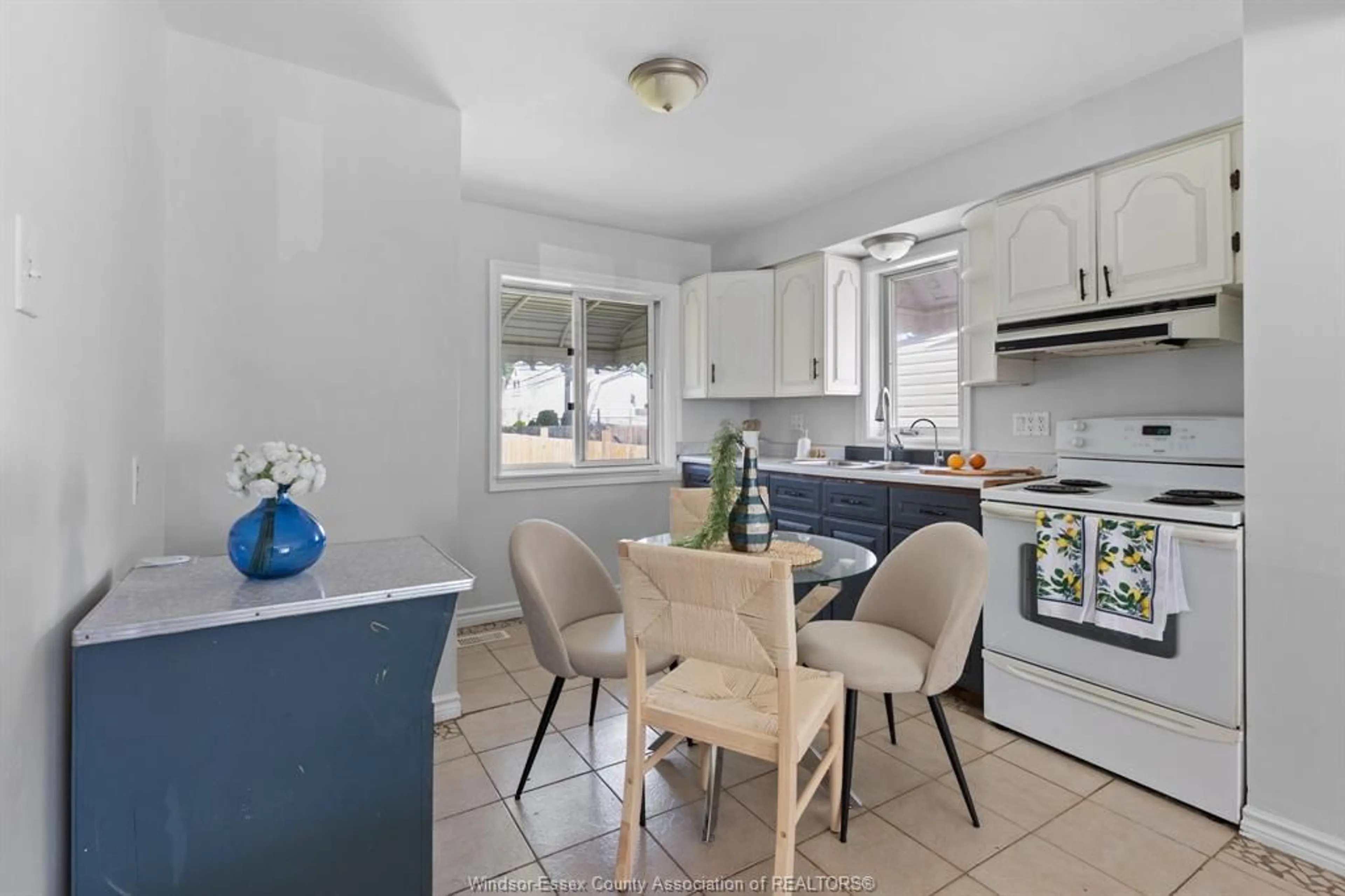 Standard kitchen, ceramic/tile floor for 2293 MARENTETTE, Windsor Ontario N8W 2C2