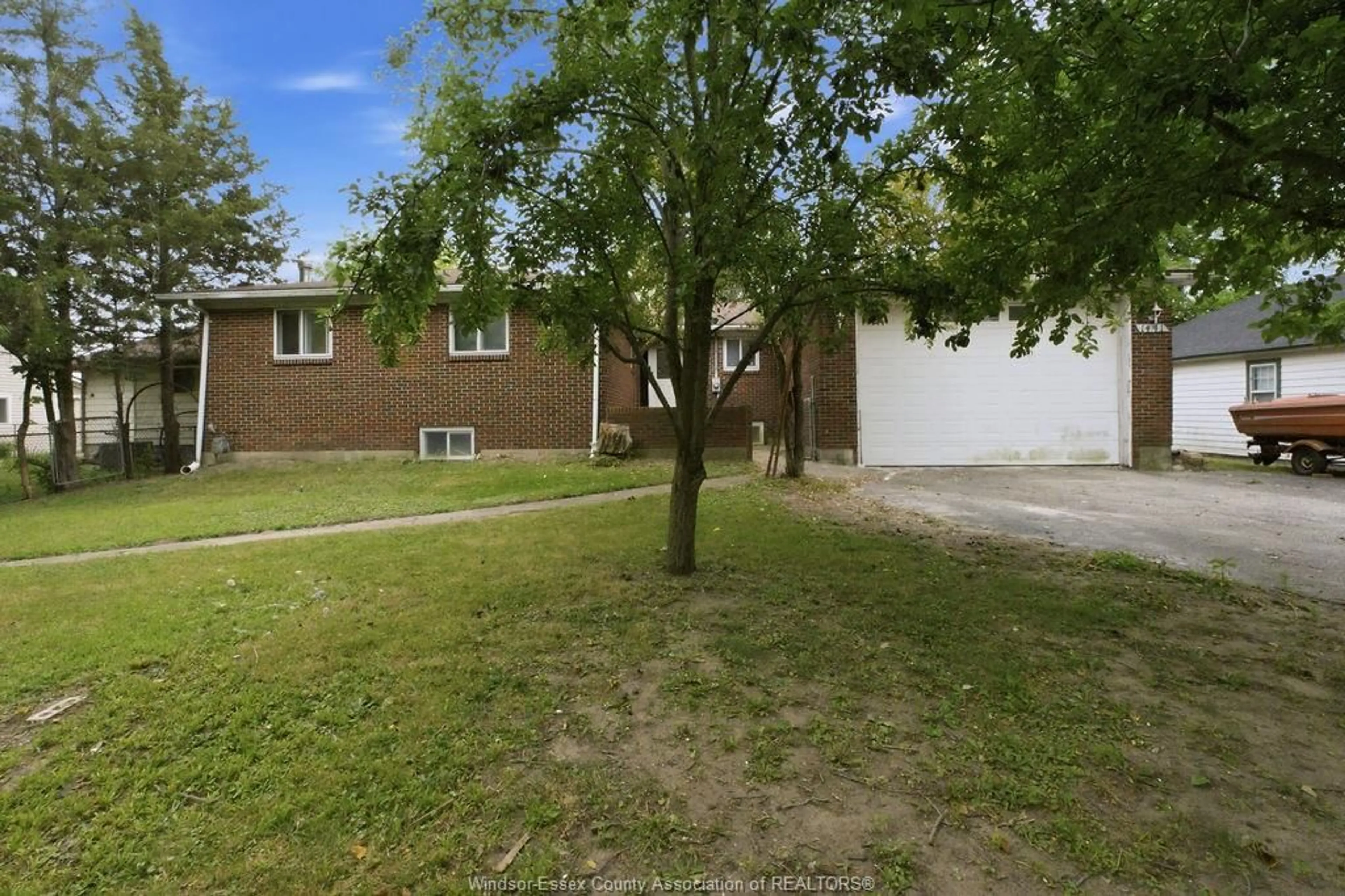 A pic from outside/outdoor area/front of a property/back of a property/a pic from drone, street for 1441 HERITAGE RD, Kingsville Ontario N9Y 2E6
